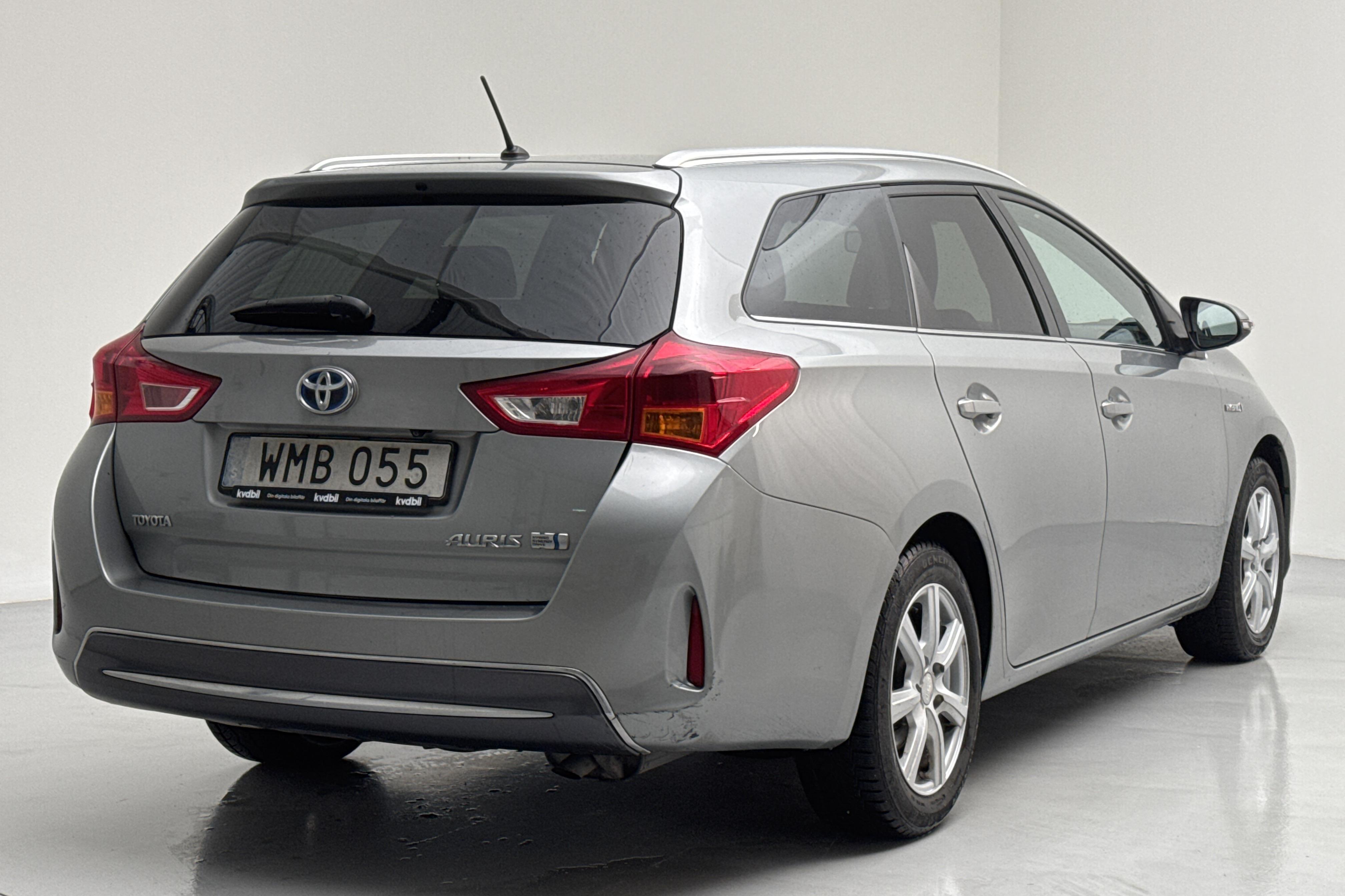 Toyota Auris 1.8 HSD Touring Sports (99hk) - 62 410 km - Automaatne - Light Grey - 2014