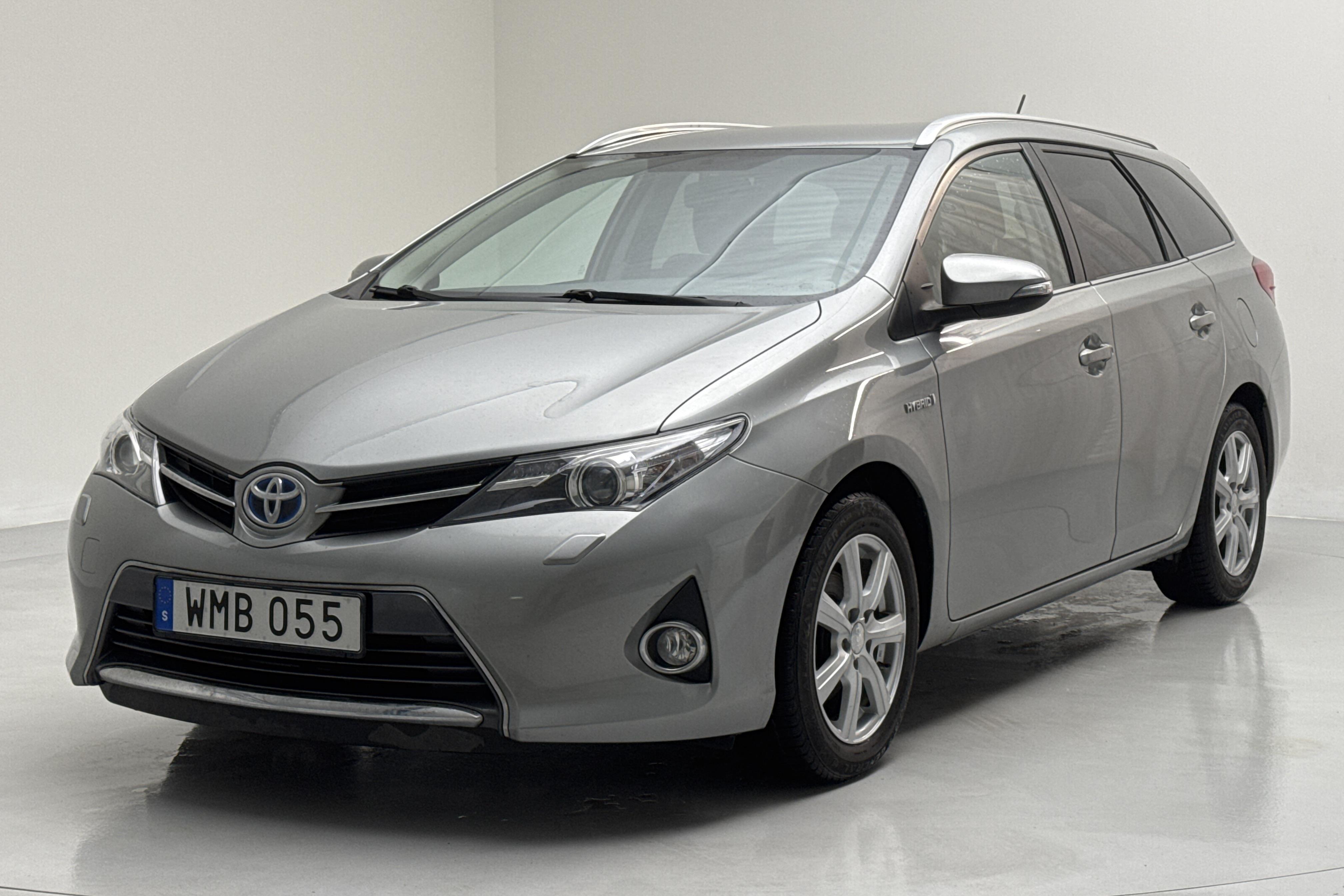 Toyota Auris 1.8 HSD Touring Sports (99hk) - 62 410 km - Automaatne - Light Grey - 2014