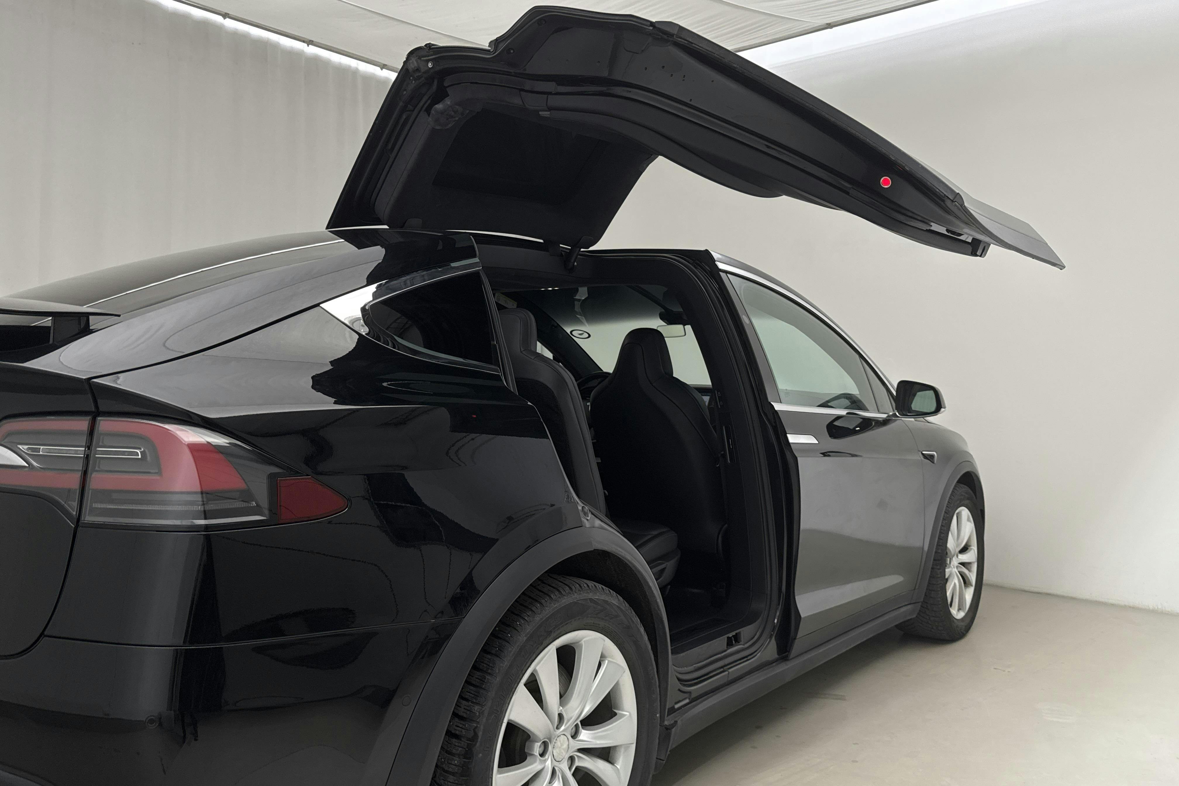 Tesla Model X 75D - 18 192 mil - Automat - svart - 2018