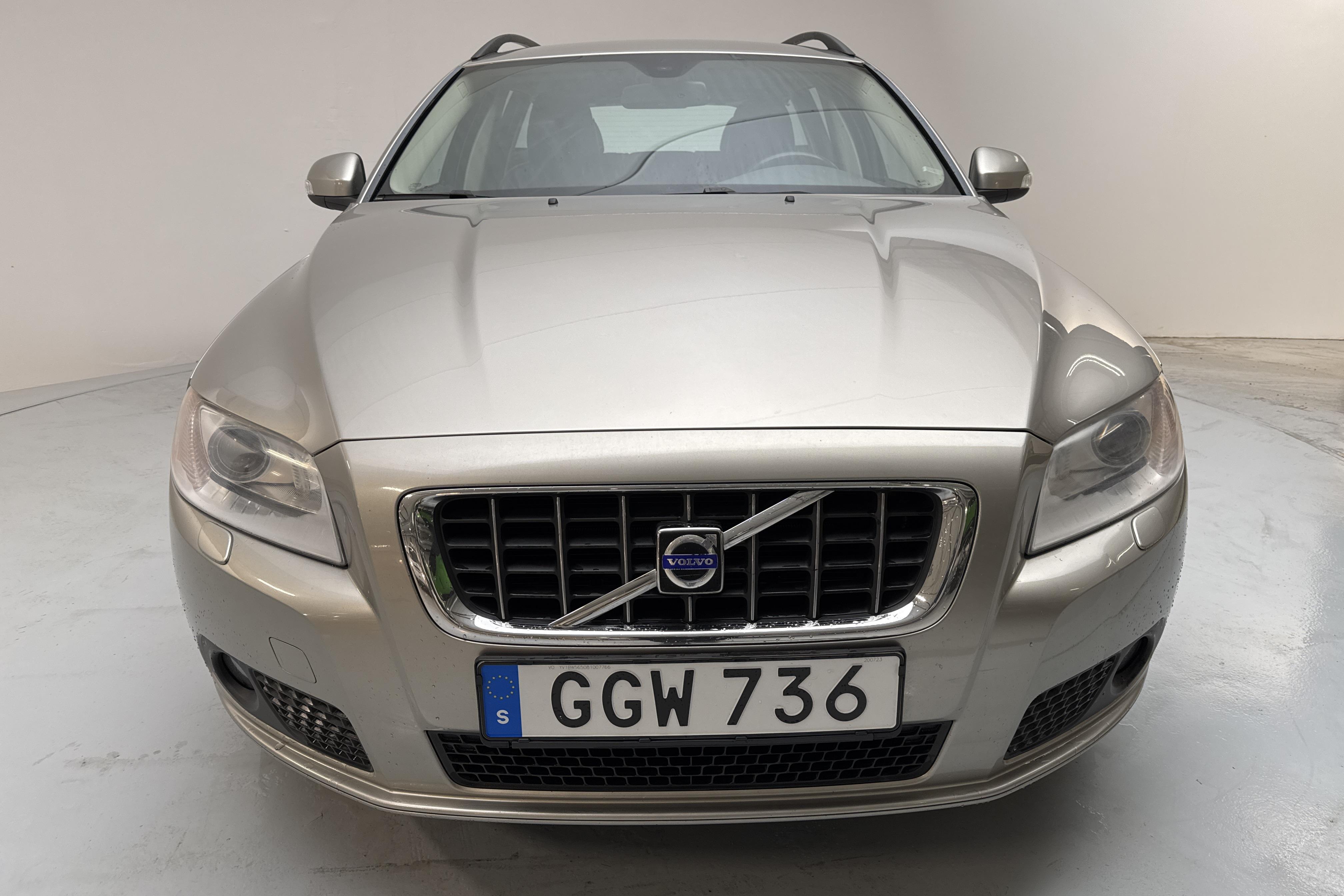 Volvo V70 II 2.5T (200hk) - 22 767 mil - Automat - Light Brown - 2008