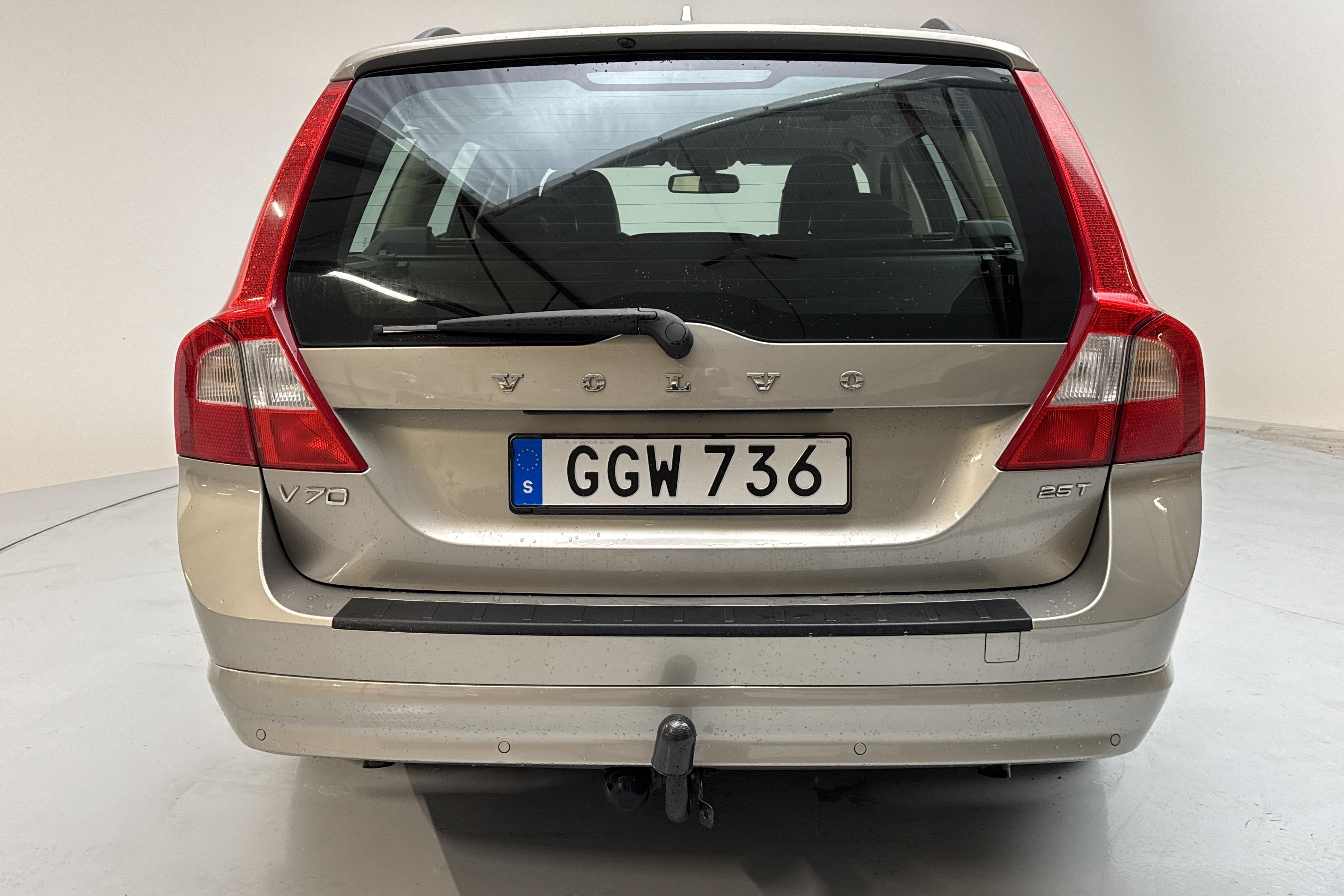 Volvo V70 II 2.5T (200hk) - 22 767 mil - Automat - Light Brown - 2008