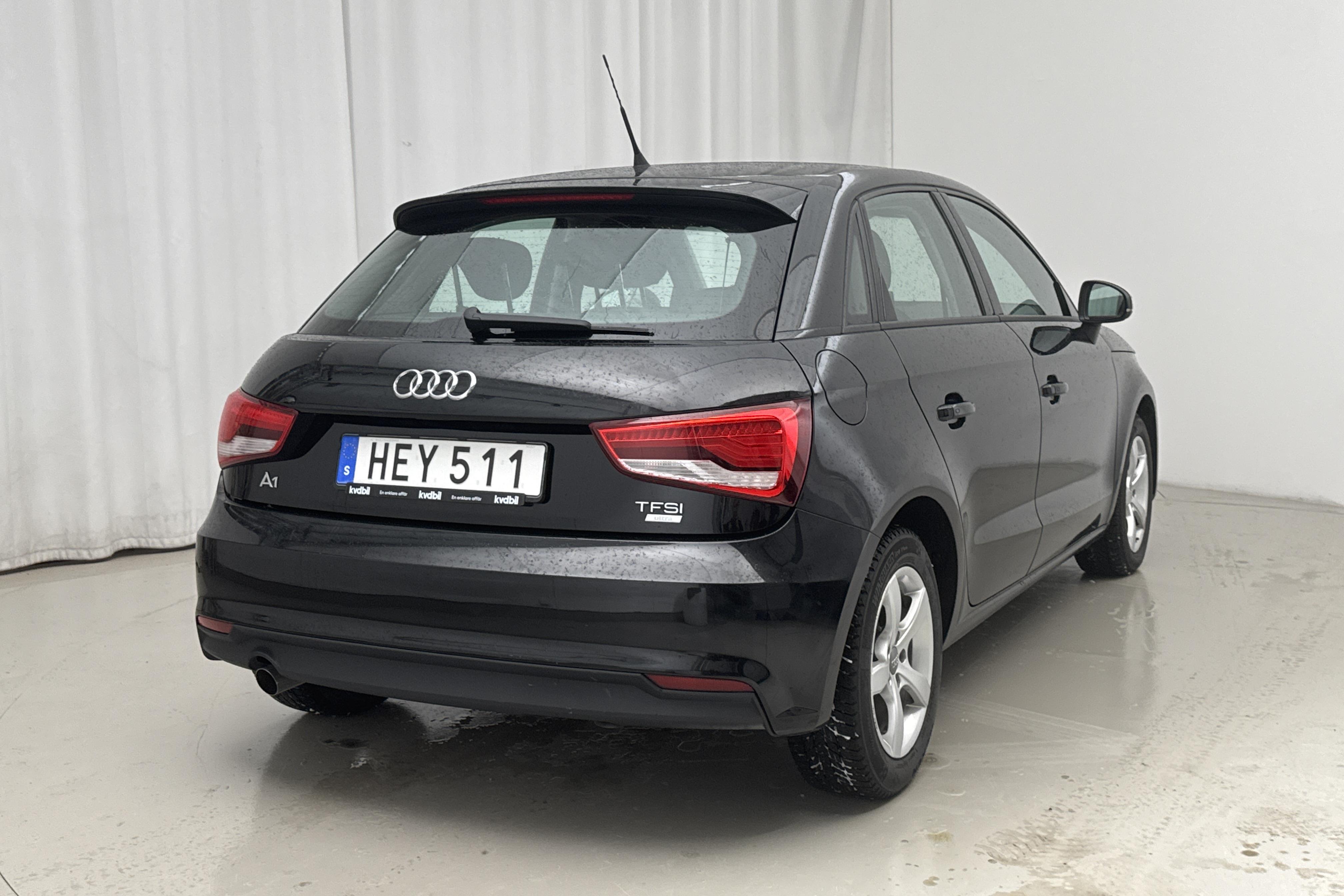 Audi A1 1.0 TFSI Sportback (95hk) - 3 260 mil - Manuell - svart - 2016