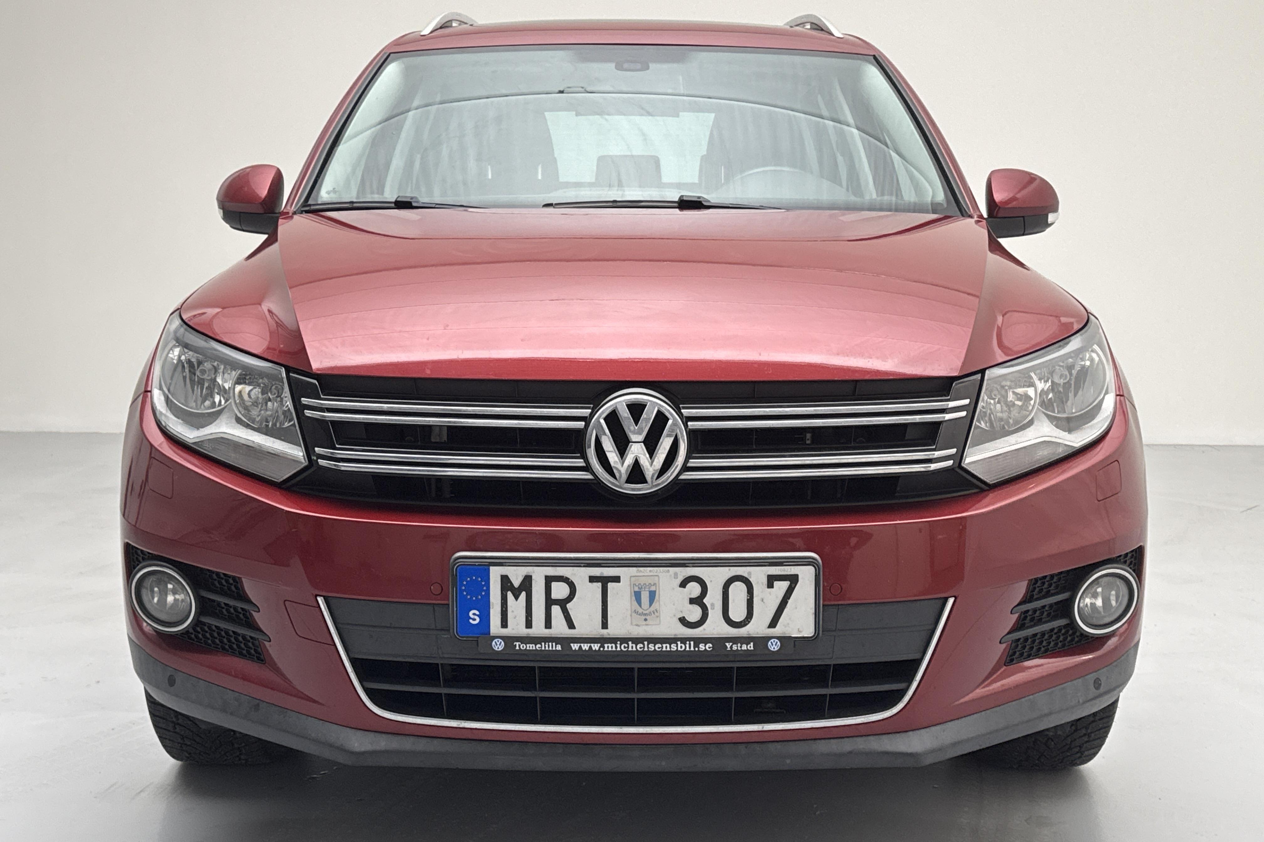 VW Tiguan 2.0 TDI 4MOTION BlueMotion Technology (140hk) - 25 918 mil - Automat - röd - 2012