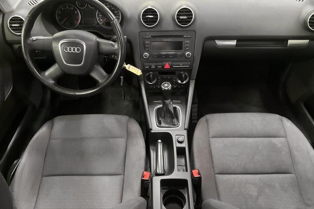 Audi A3 1.6 Sportback (102hk) - 10 558 mil - Manuell - röd - 2008