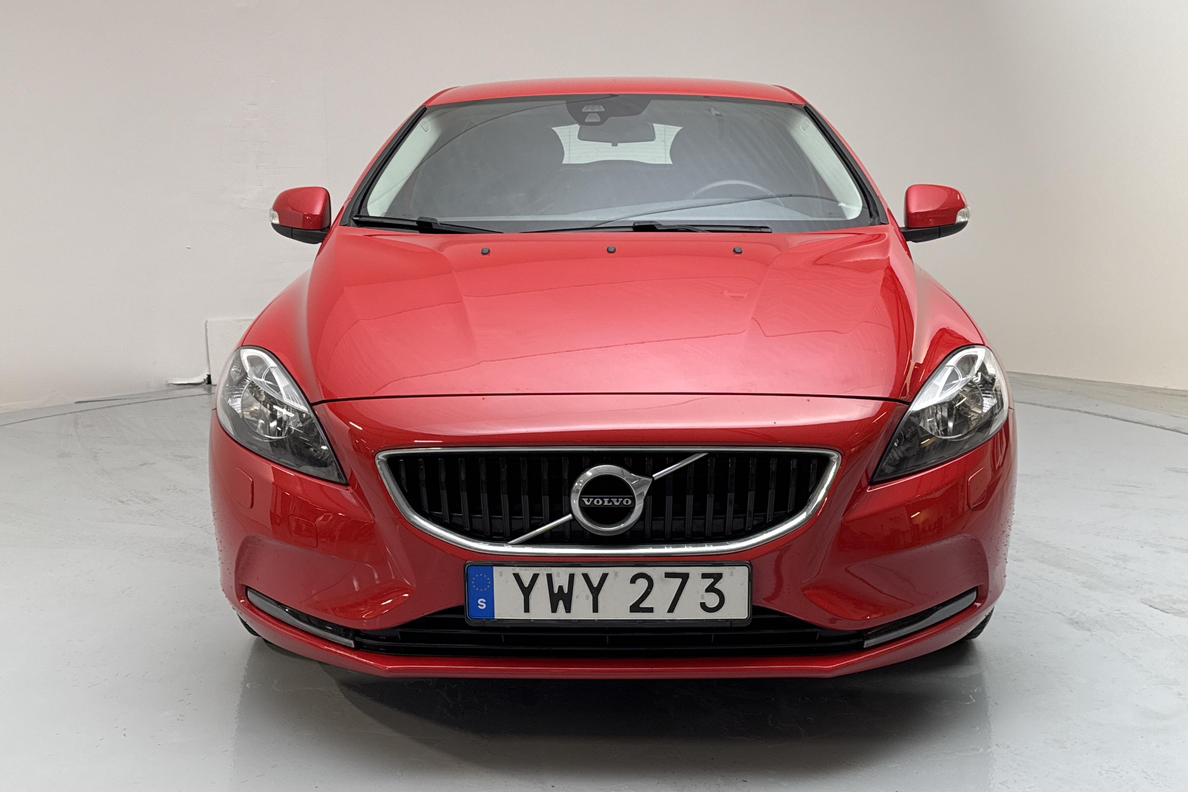 Volvo V40 T3 (152hk) - 74 590 km - Käsitsi - punane - 2018