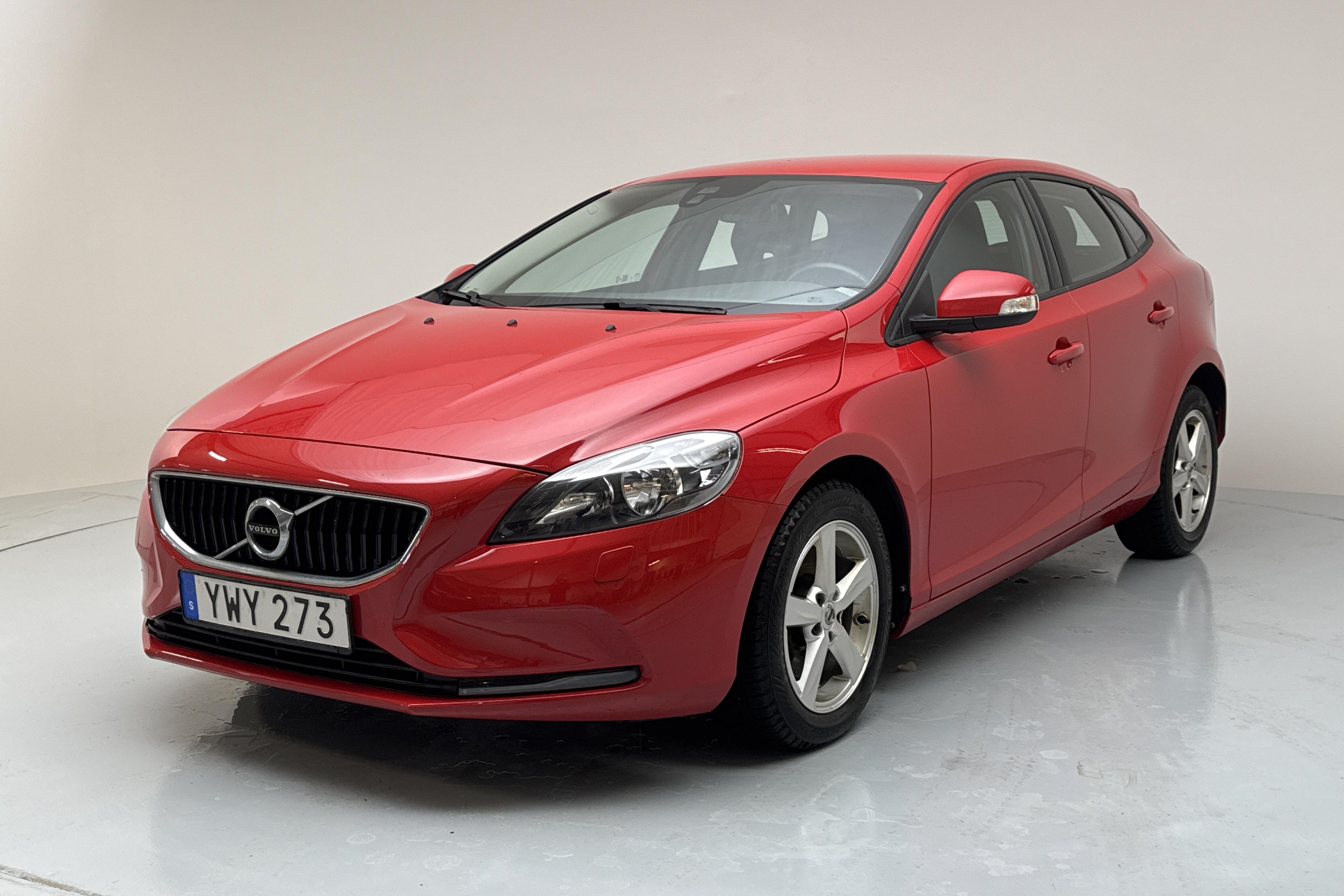 Volvo V40 T3 (152hk) - 74 590 km - Käsitsi - punane - 2018