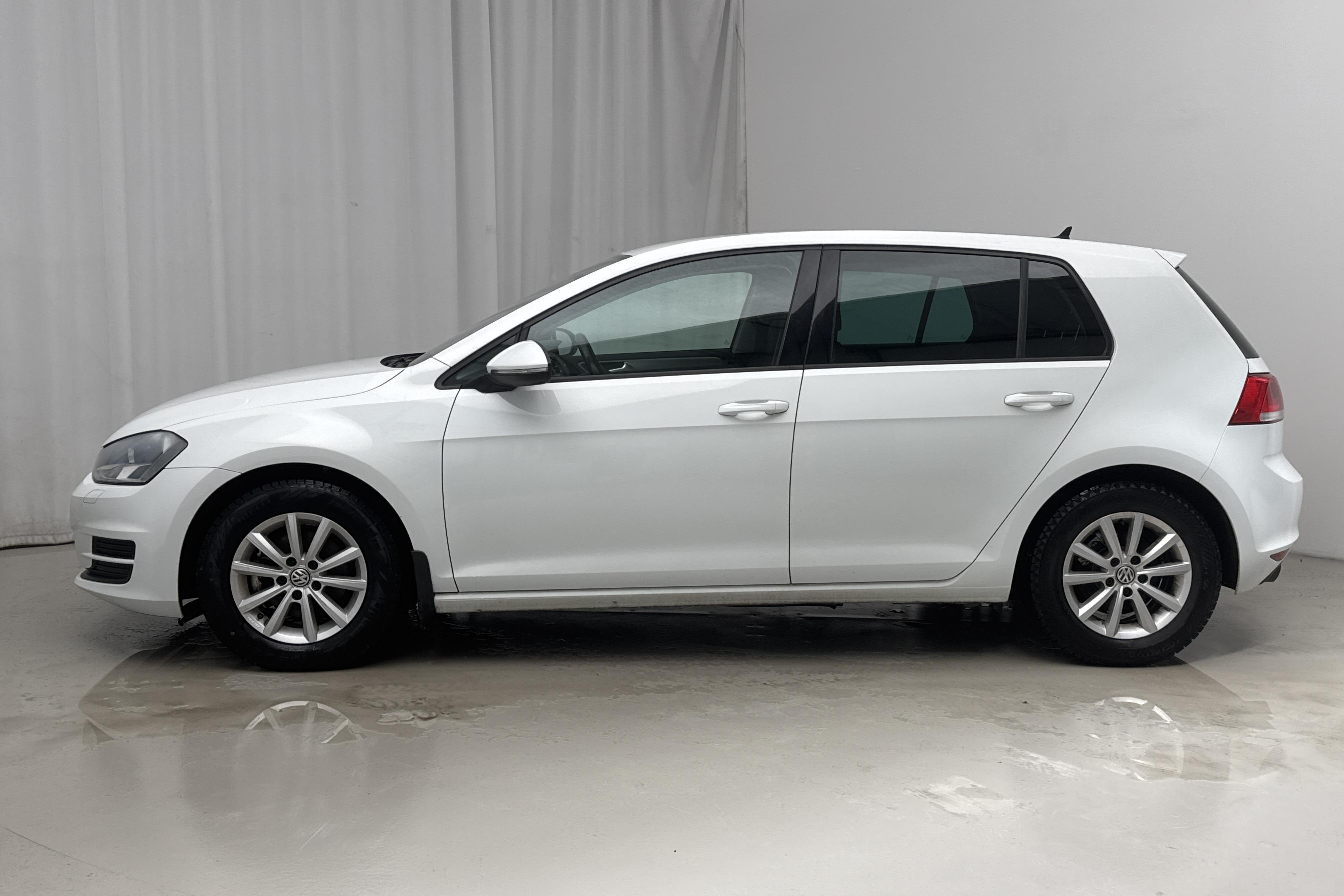 VW Golf VII 1.2 TSI 5dr (110hk) - 75 000 km - Automatyczna - biały - 2017