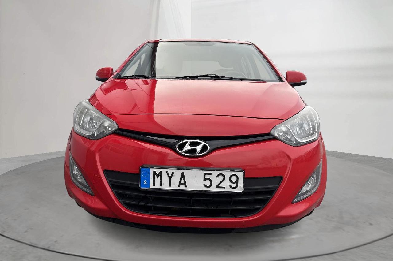 Hyundai i20 1.2 (85hk) - 19 384 mil - Manuell - röd - 2013