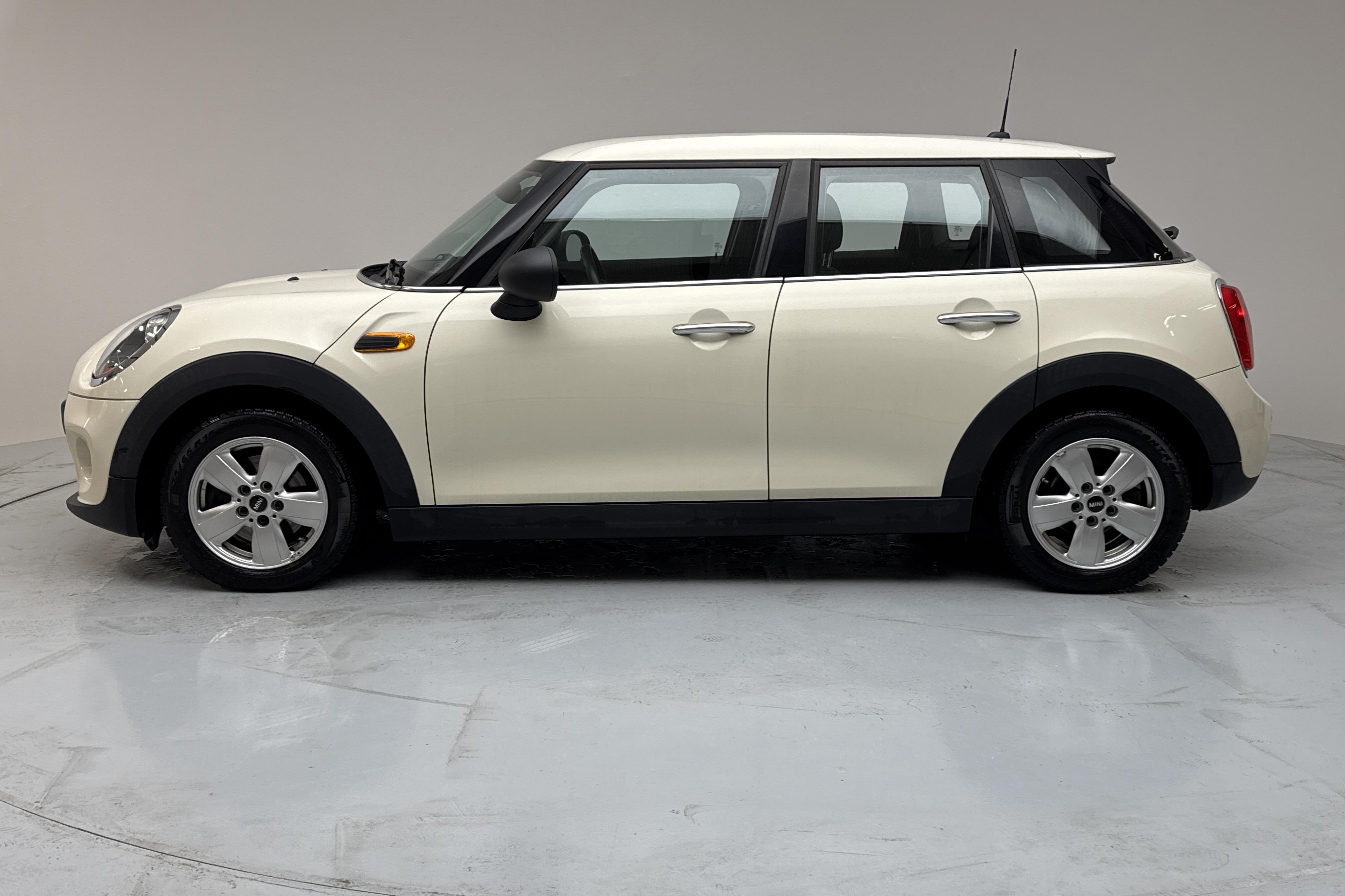 MINI One Hatch 5dr (102hk) - 6 473 mil - Automat - vit - 2016