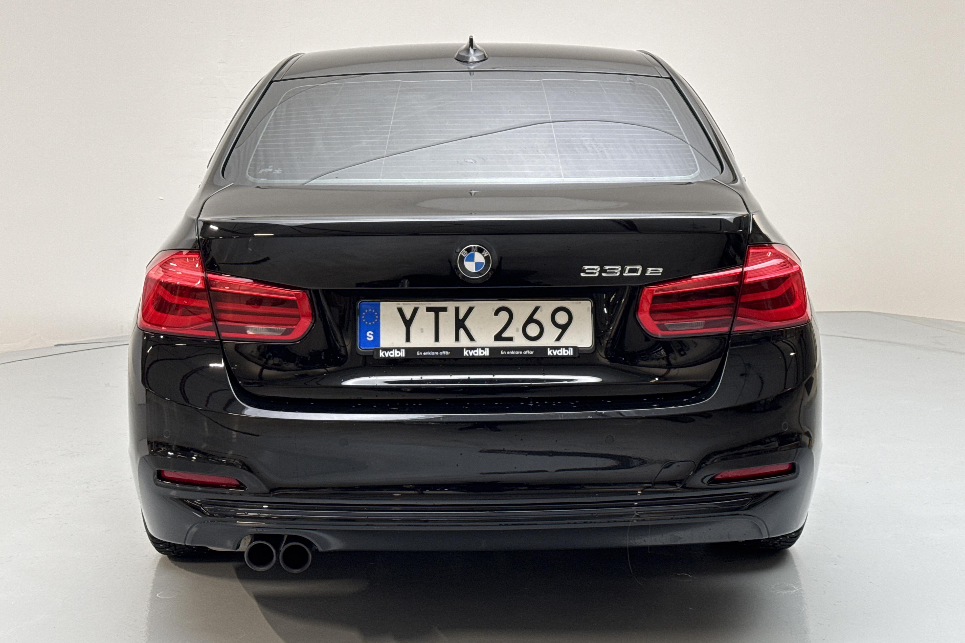 BMW 330e Sedan, F30 (252hk) - 83 600 km - Automaatne - must - 2018