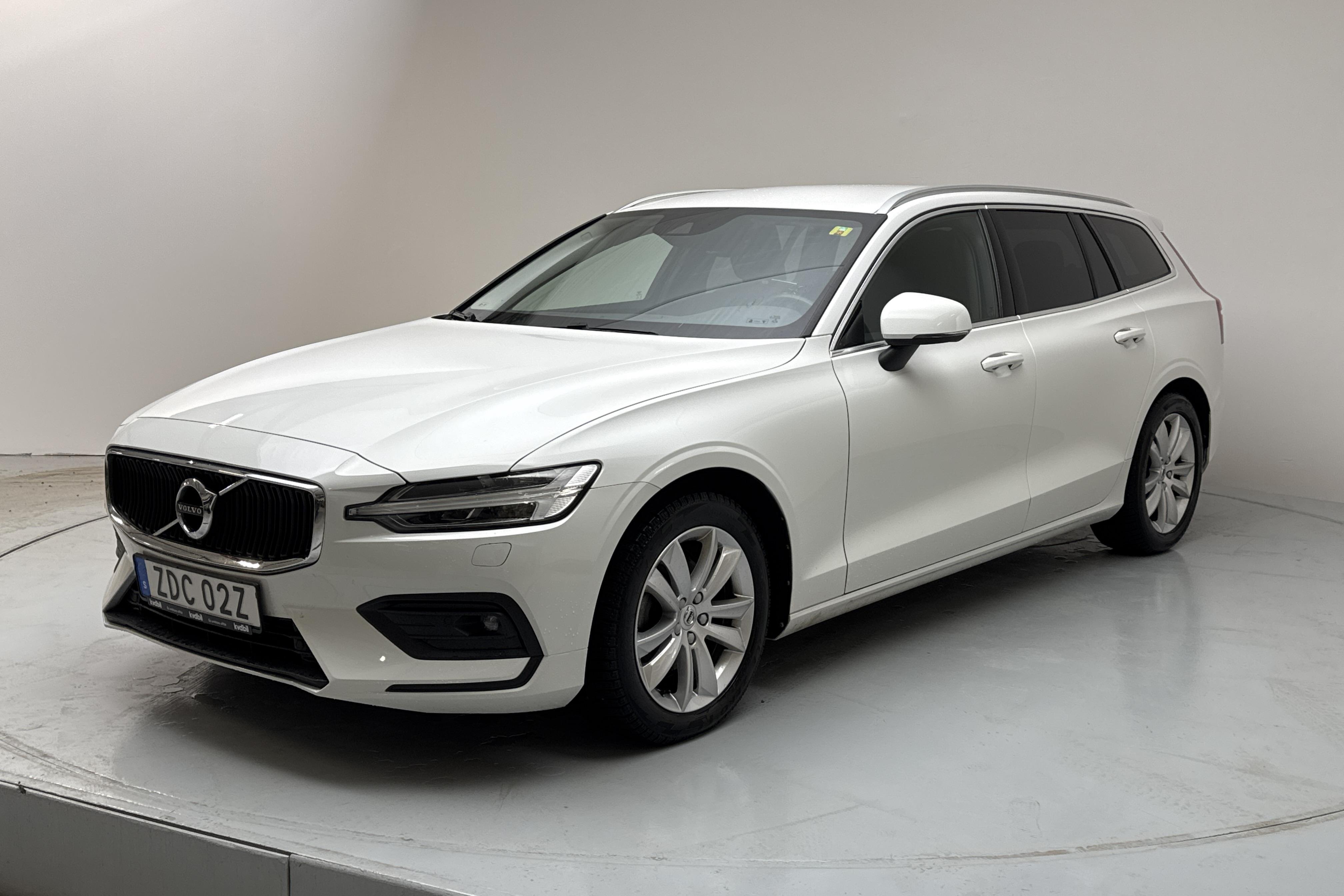 Volvo V60 B4 Mildhybrid, Bensin (197hk) - 5 166 mil - Automat - vit - 2021