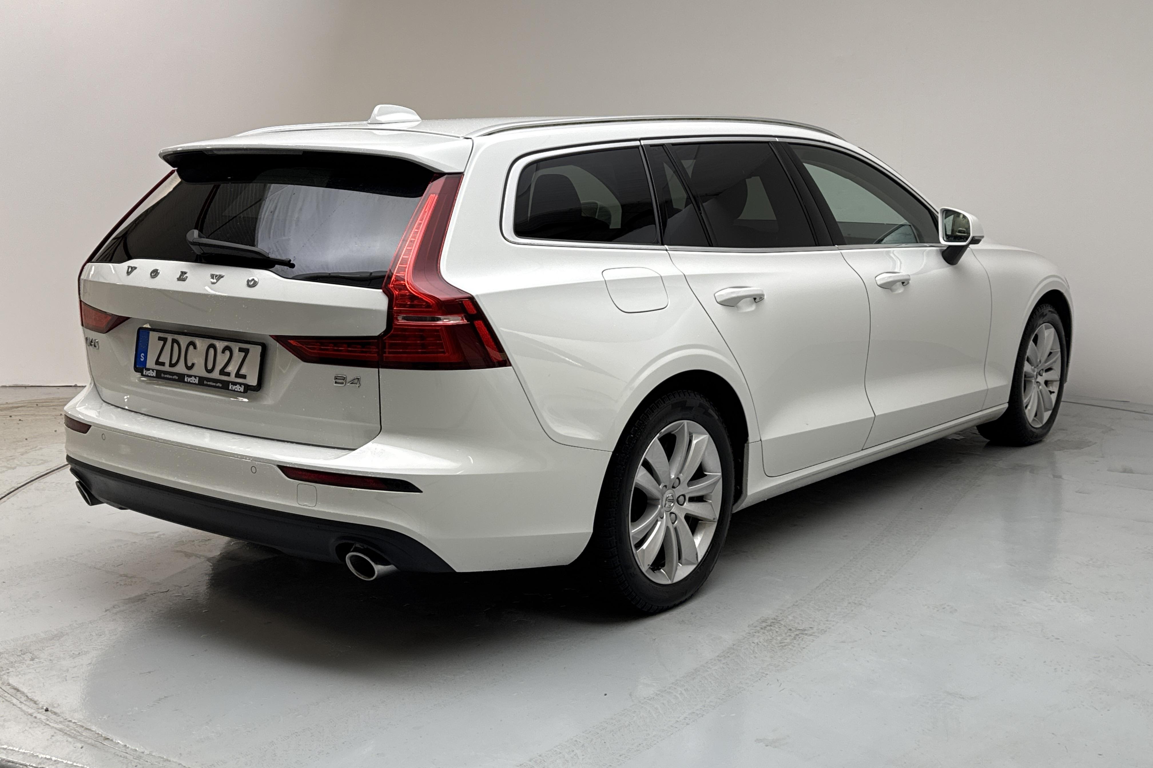 Volvo V60 B4 Mildhybrid, Bensin (197hk) - 5 166 mil - Automat - vit - 2021