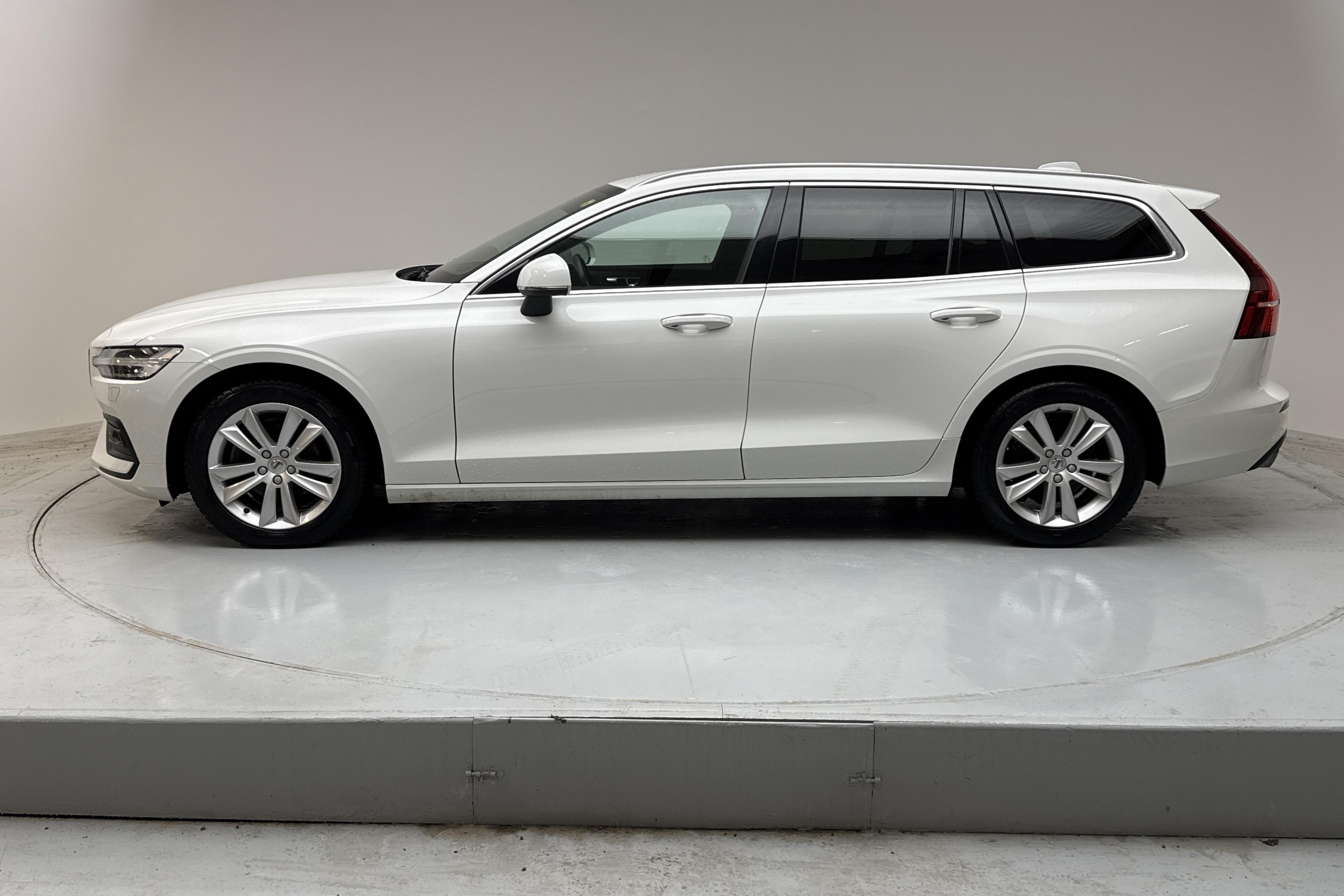 Volvo V60 B4 Mildhybrid, Bensin (197hk) - 5 166 mil - Automat - vit - 2021