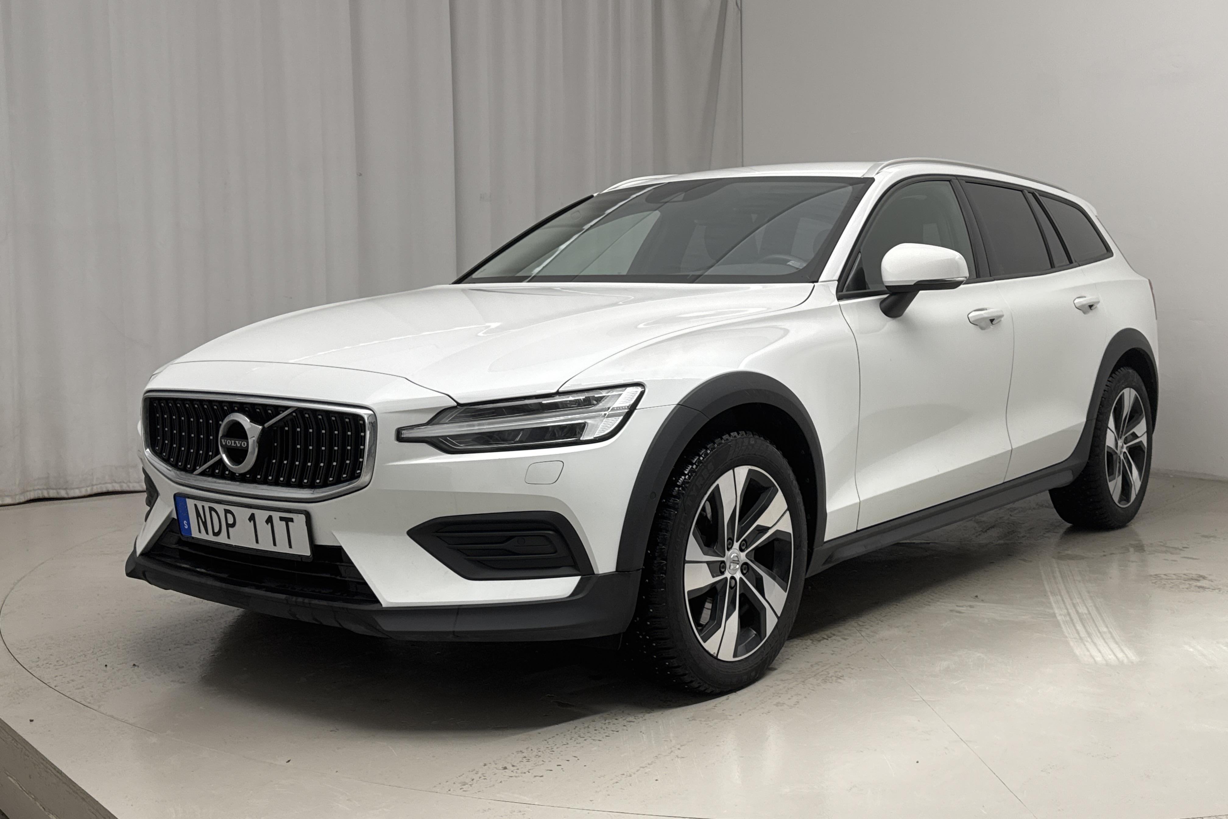 Volvo V60 D4 Cross Country AWD (190hk) - 13 152 mil - Automat - vit - 2020