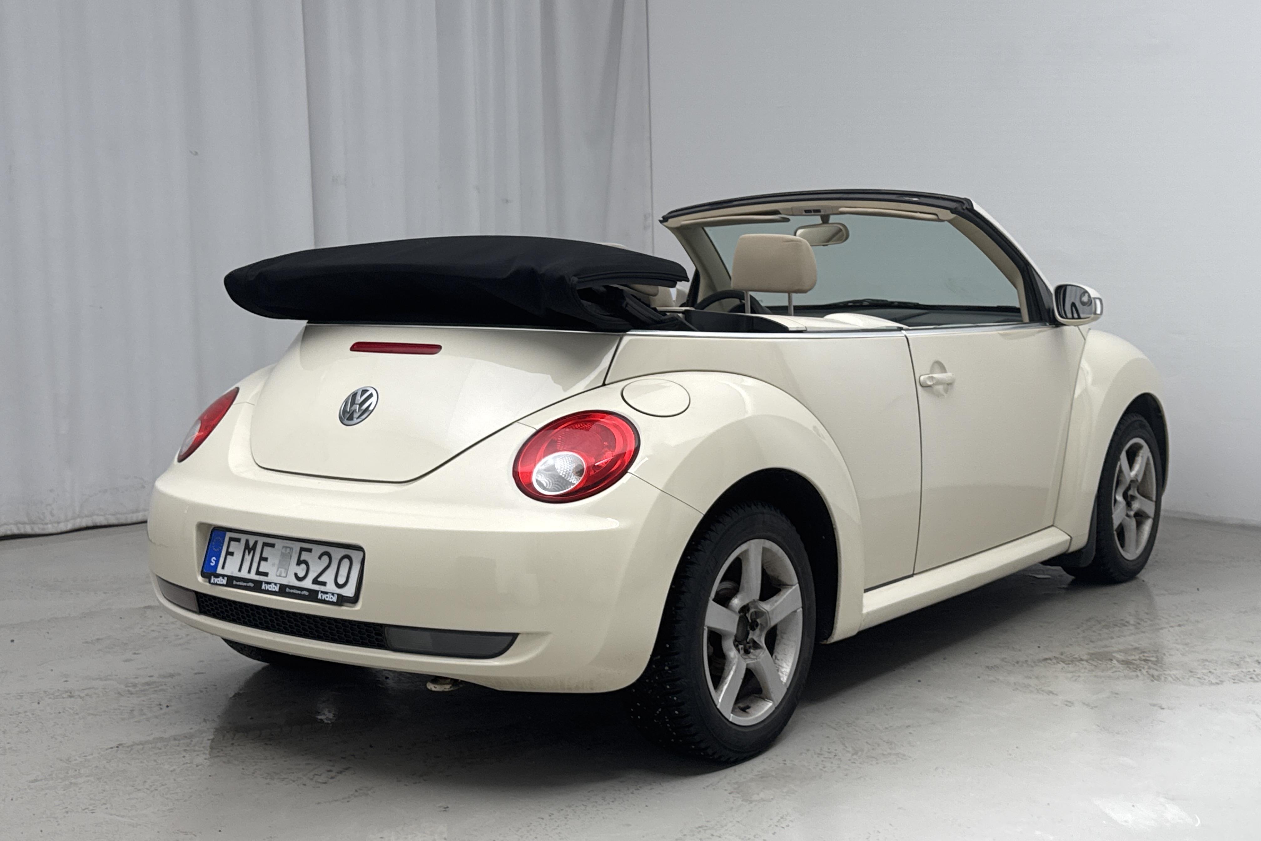 VW Beetle 1.6 Cabriolet (102hk) - 18 950 mil - Manuell - vit - 2007