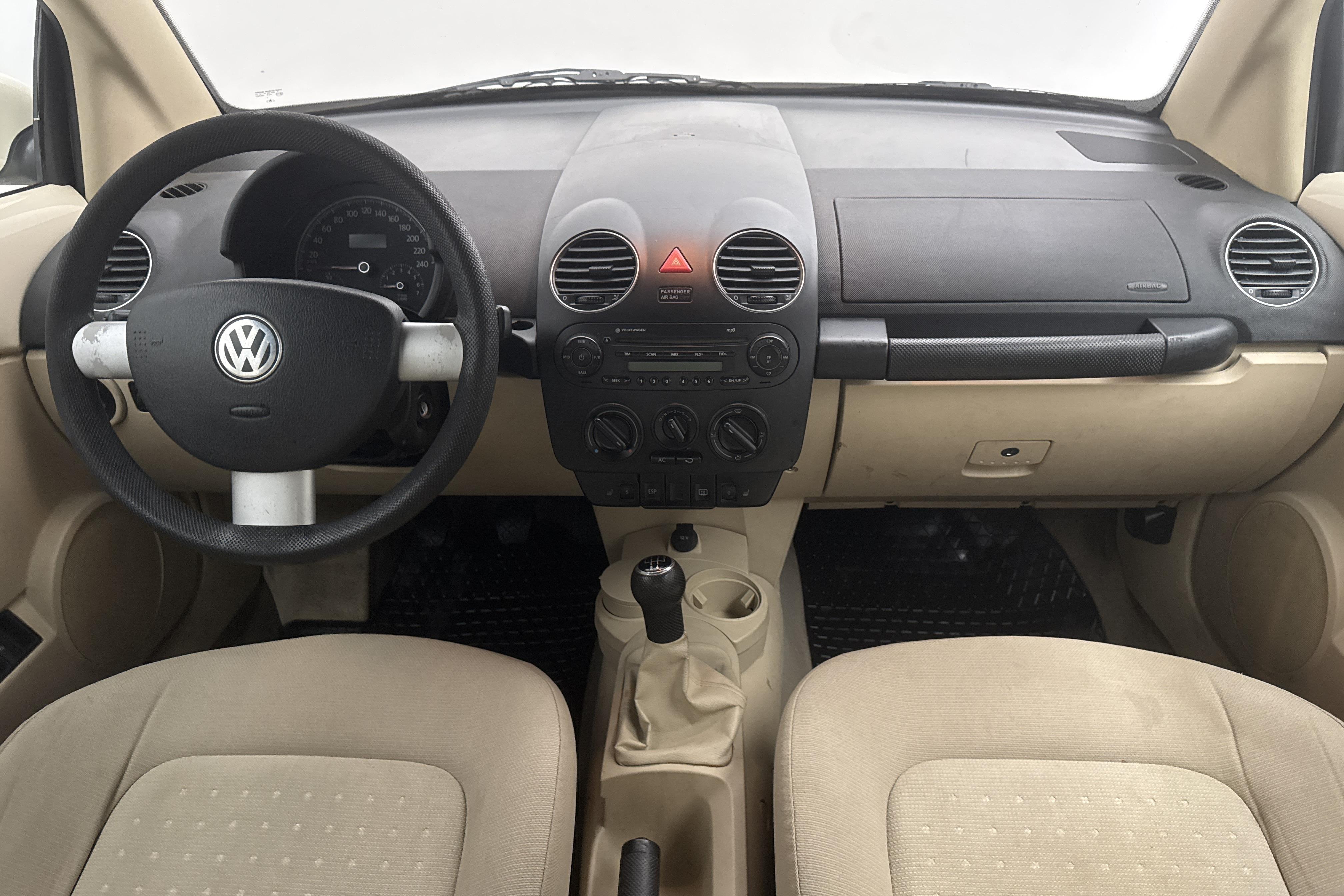 VW Beetle 1.6 Cabriolet (102hk) - 18 950 mil - Manuell - vit - 2007