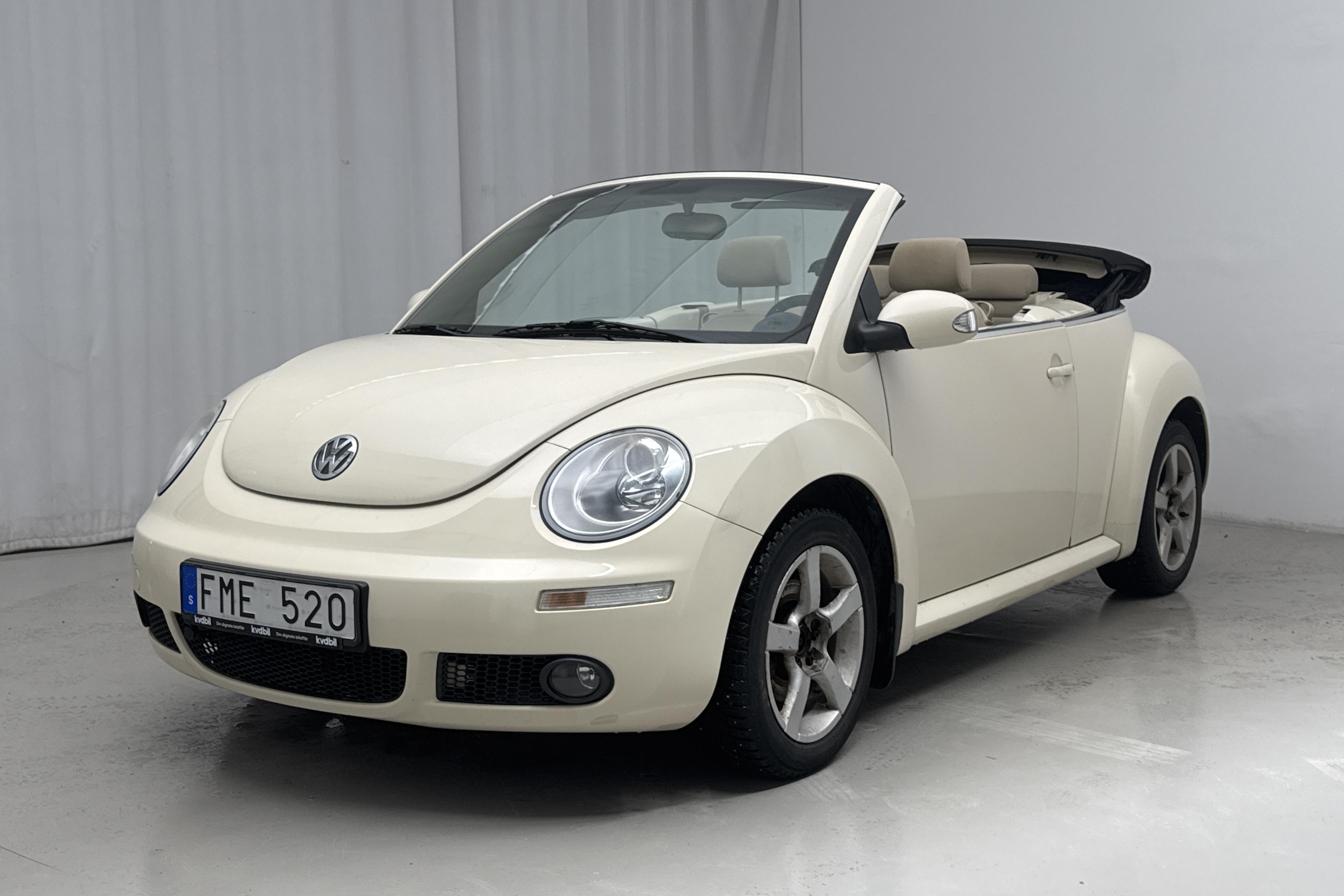 VW Beetle 1.6 Cabriolet (102hk) - 18 950 mil - Manuell - vit - 2007