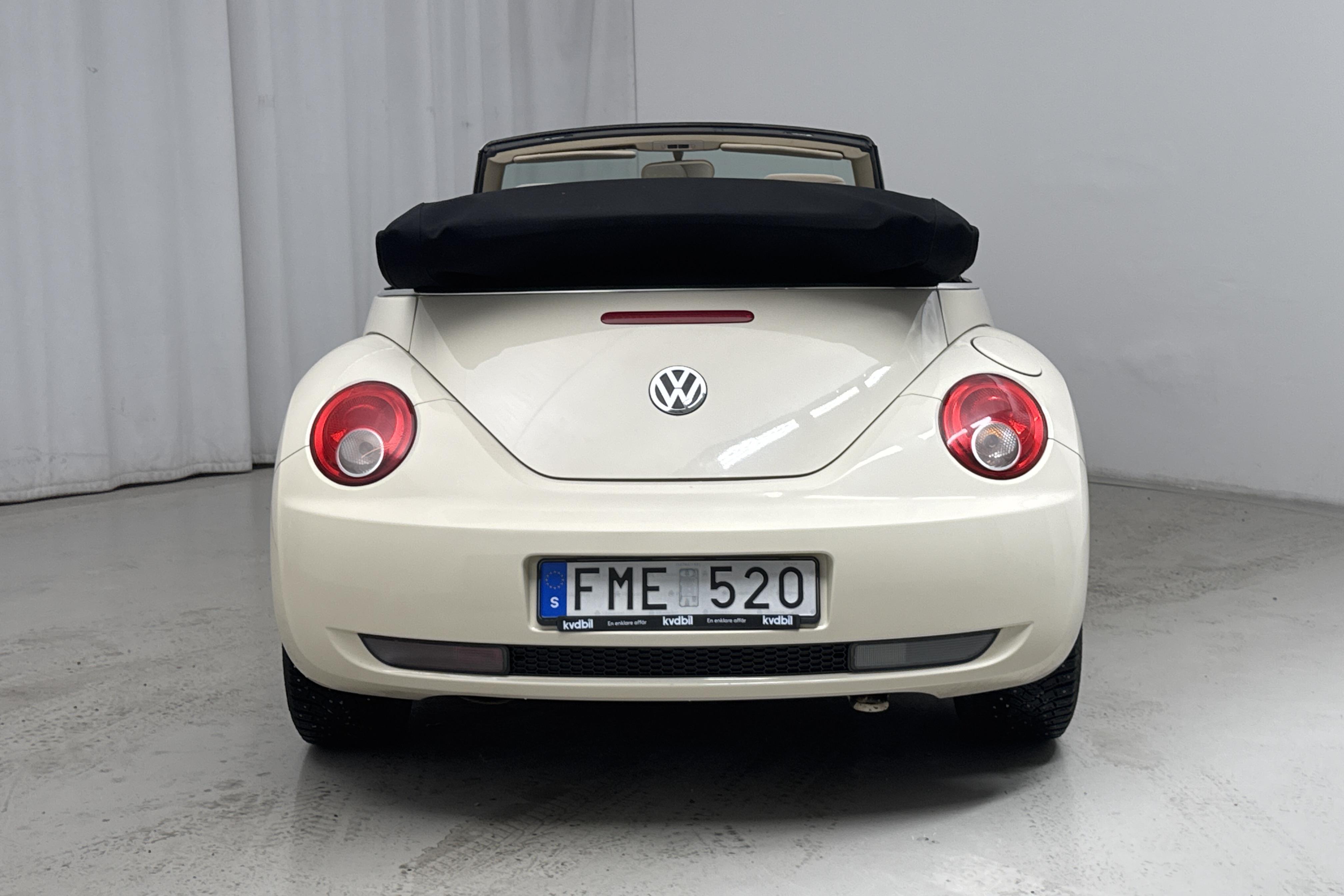 VW Beetle 1.6 Cabriolet (102hk) - 18 950 mil - Manuell - vit - 2007