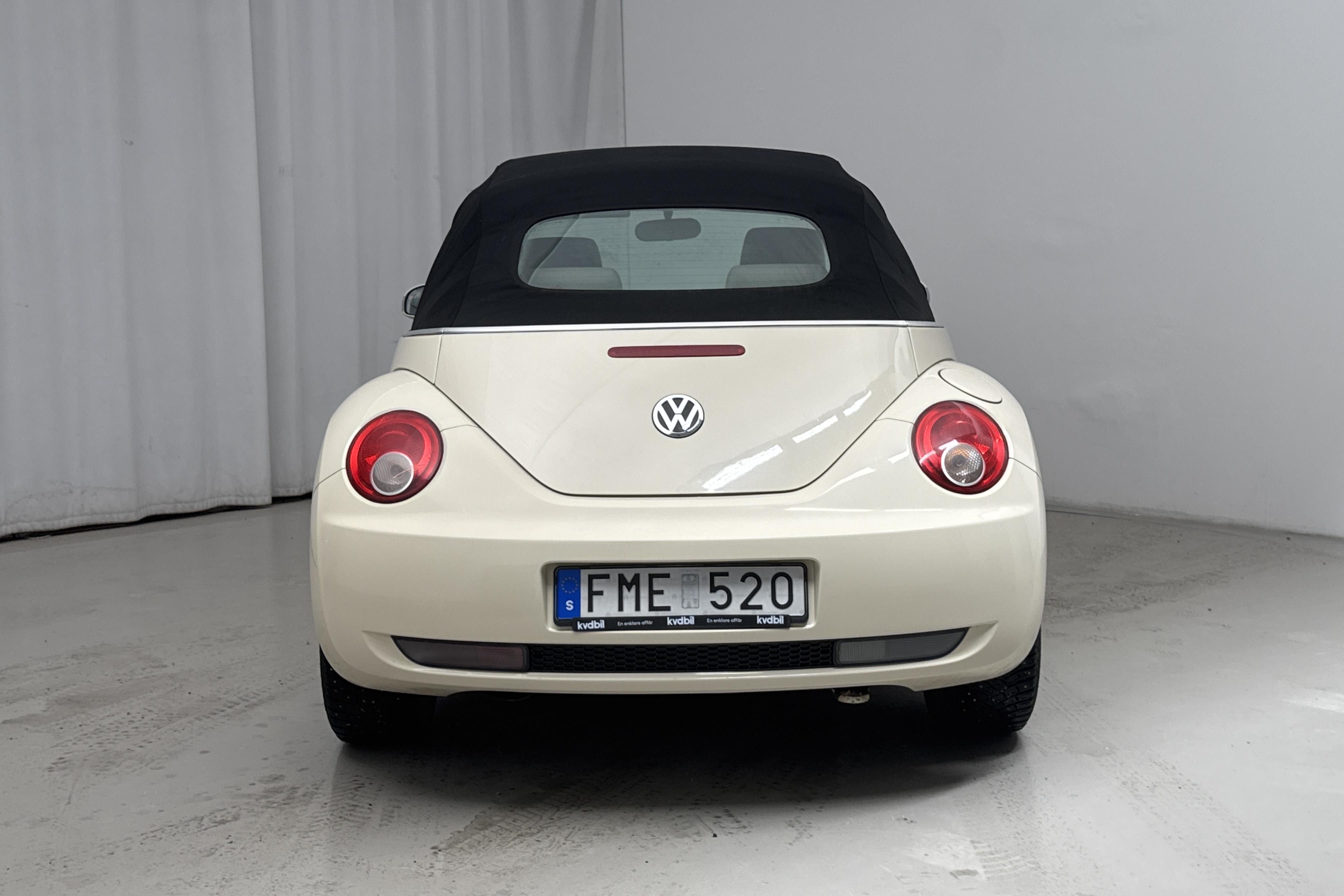 VW Beetle 1.6 Cabriolet (102hk) - 18 950 mil - Manuell - vit - 2007