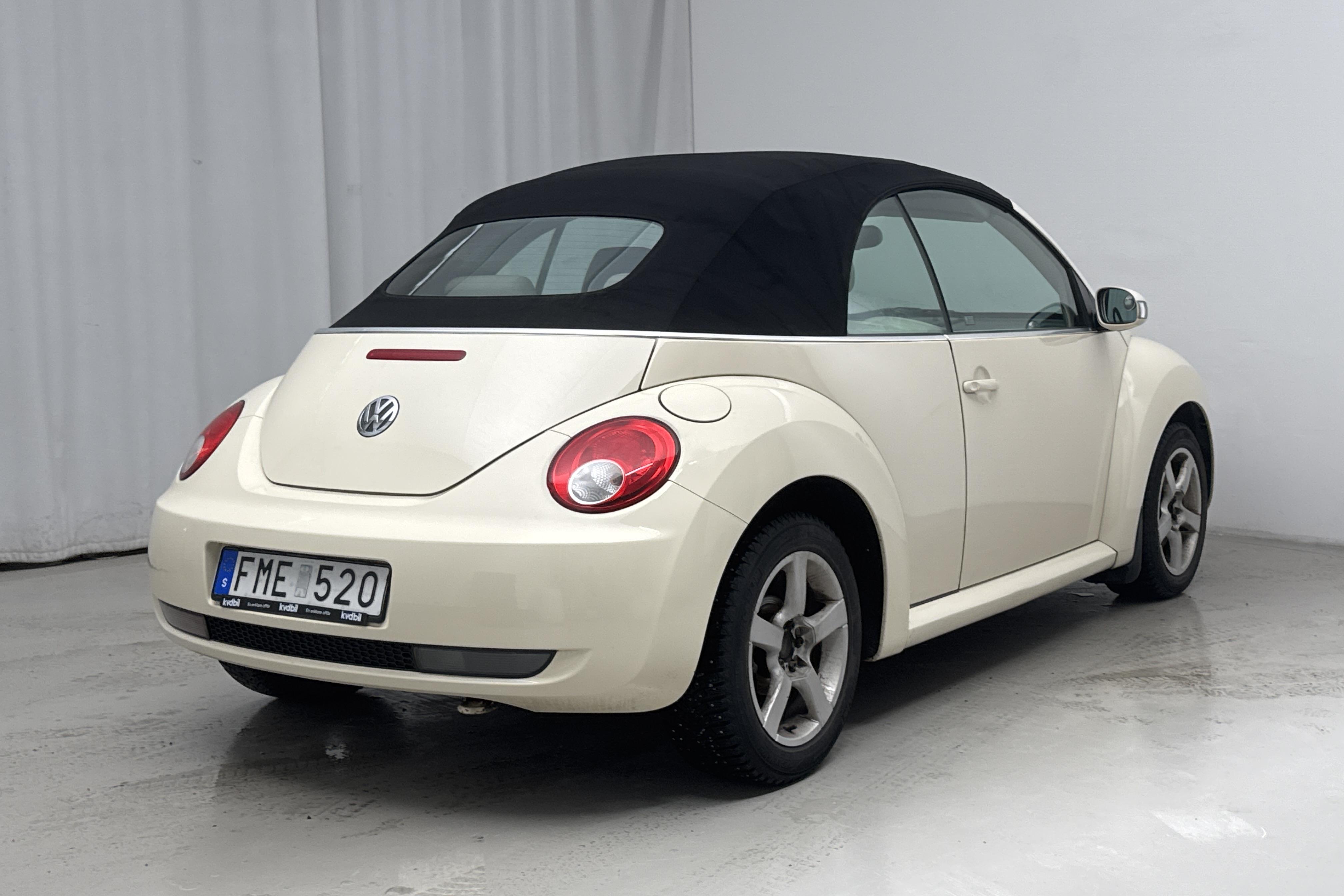 VW Beetle 1.6 Cabriolet (102hk) - 18 950 mil - Manuell - vit - 2007