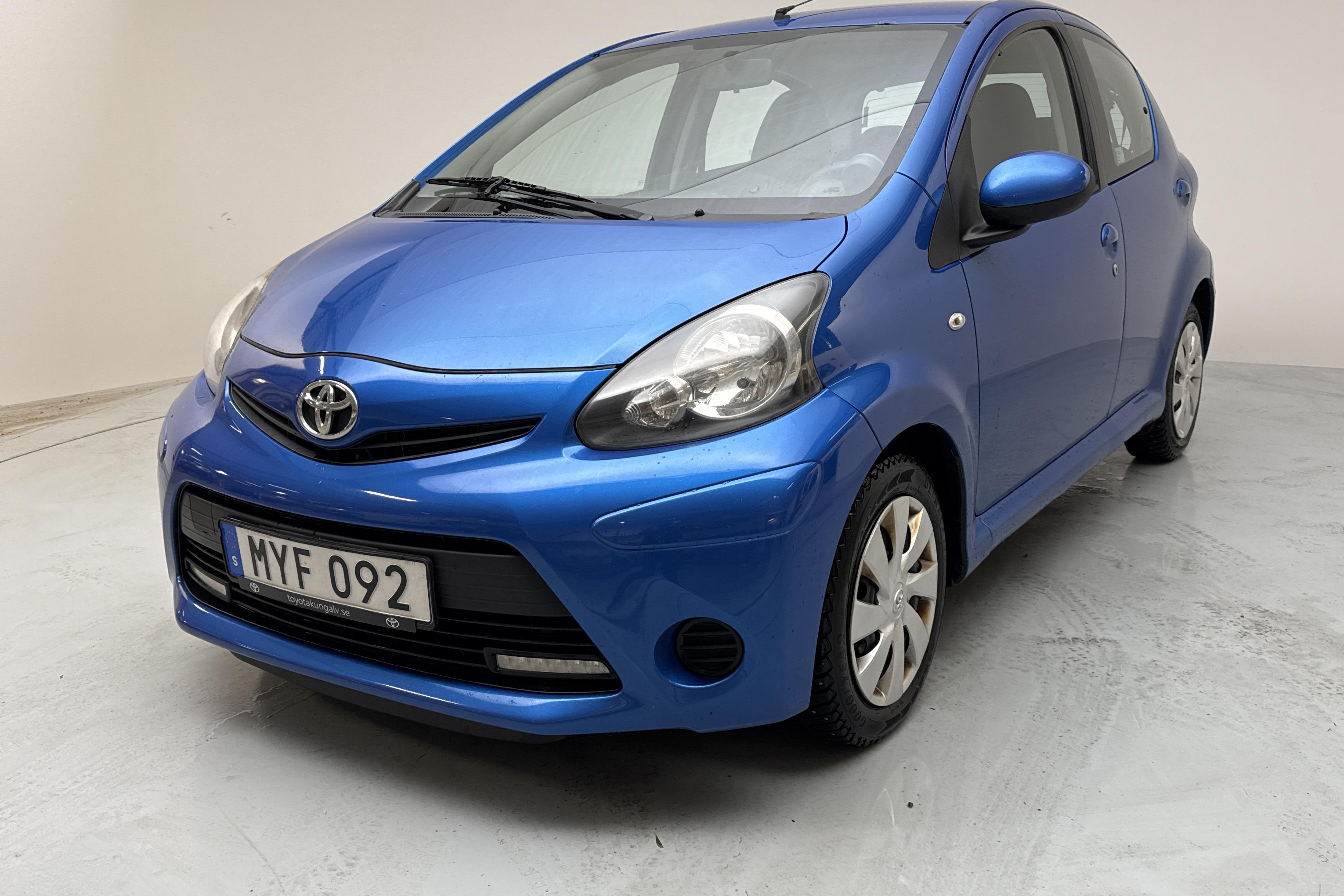 Toyota Aygo 1.0 VVT-i 5dr (68hk) - 18 616 mil - Manuell - blå - 2012