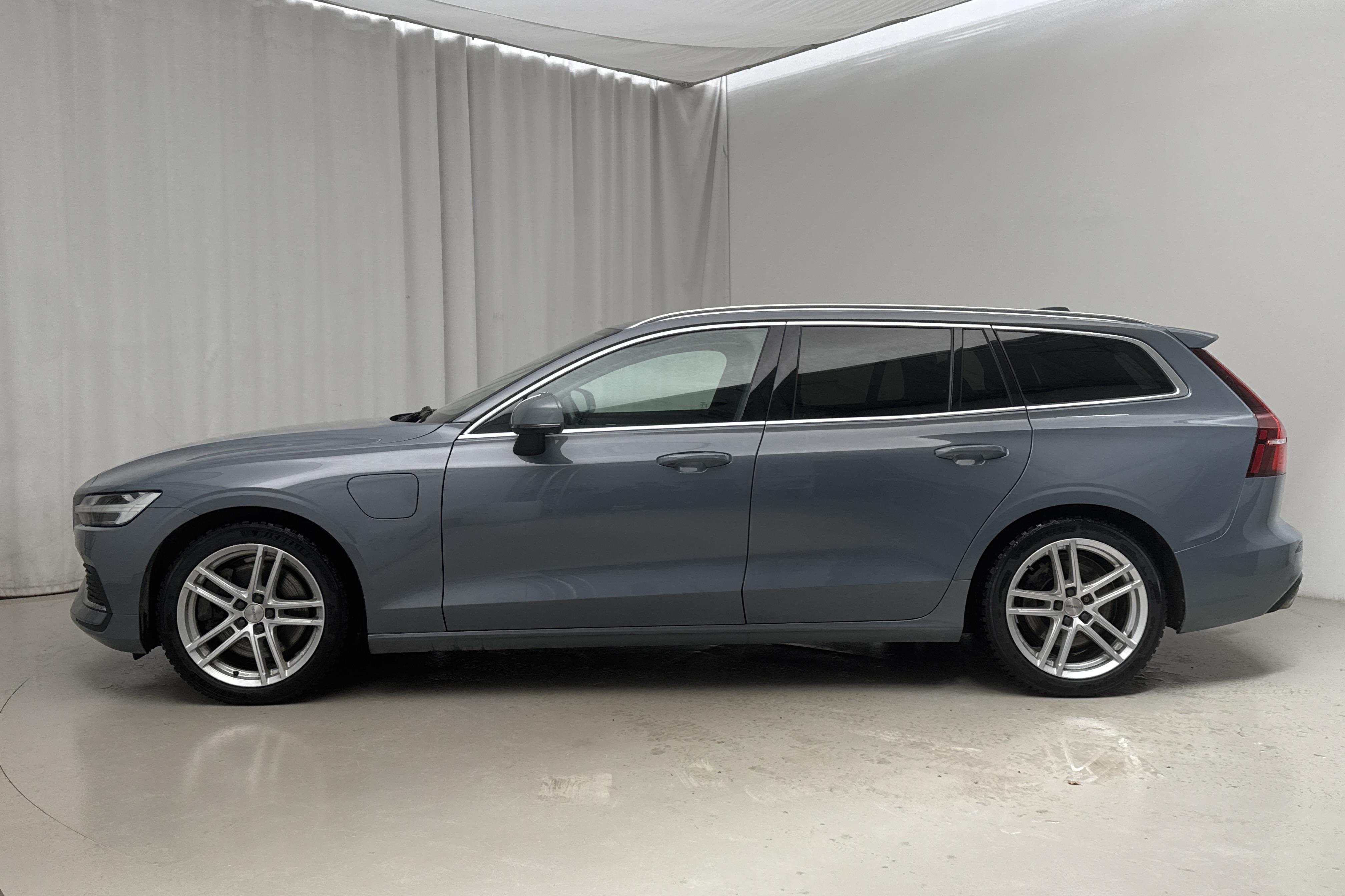 Volvo V60 T6 AWD Twin Engine (340hk) - 7 370 mil - Automat - grå - 2022