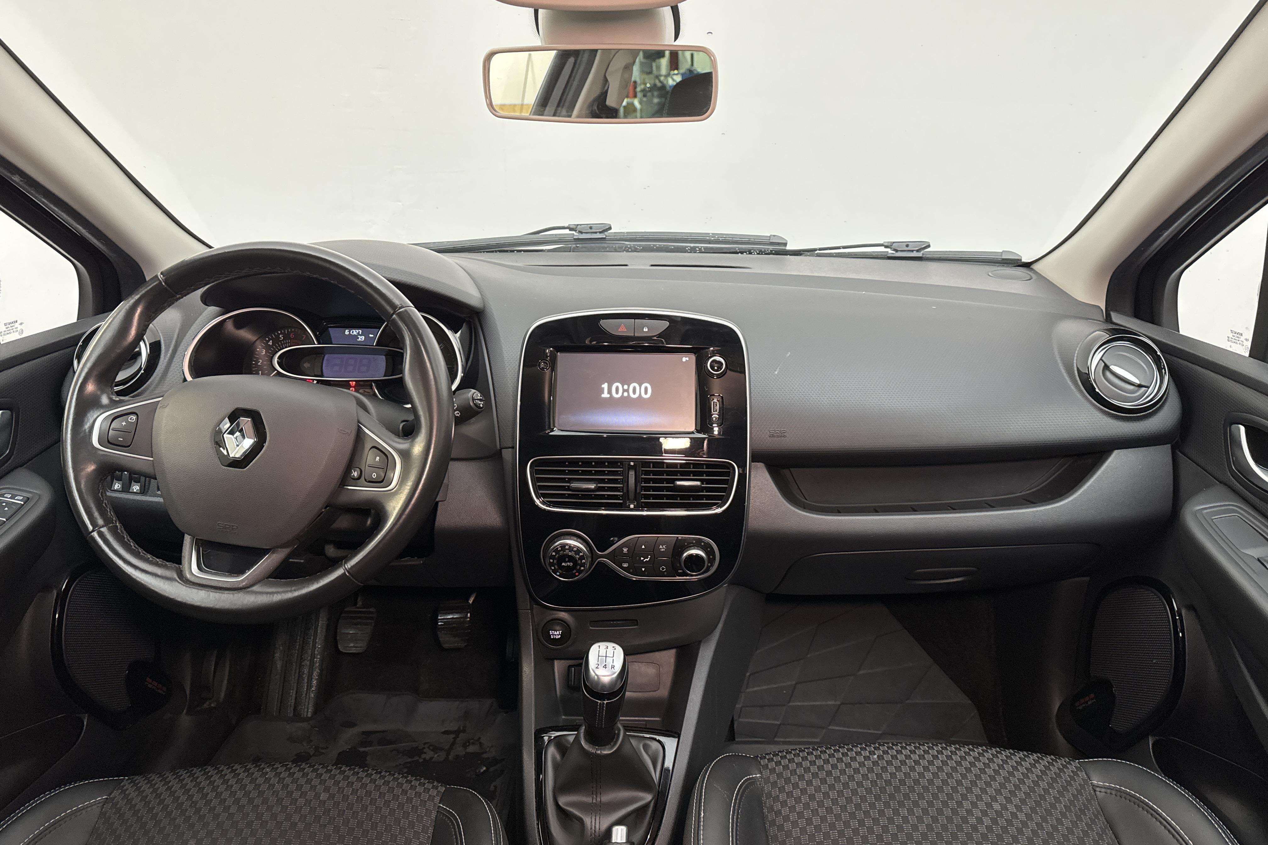 Renault Clio IV 0.9 TCe 90 5dr (90hk) - 61 320 km - Käsitsi - must - 2018