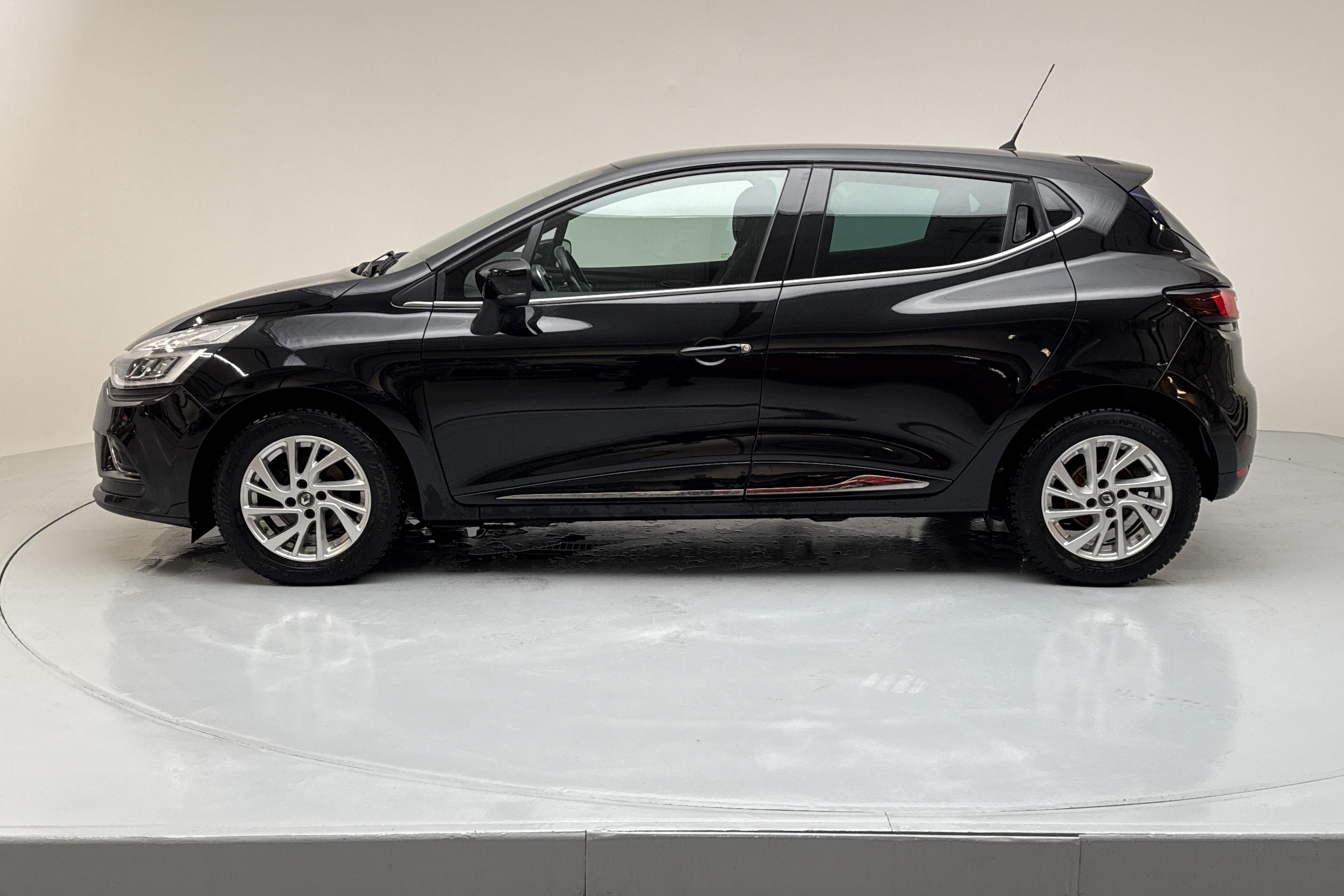 Renault Clio IV 0.9 TCe 90 5dr (90hk) - 61 320 km - Käsitsi - must - 2018