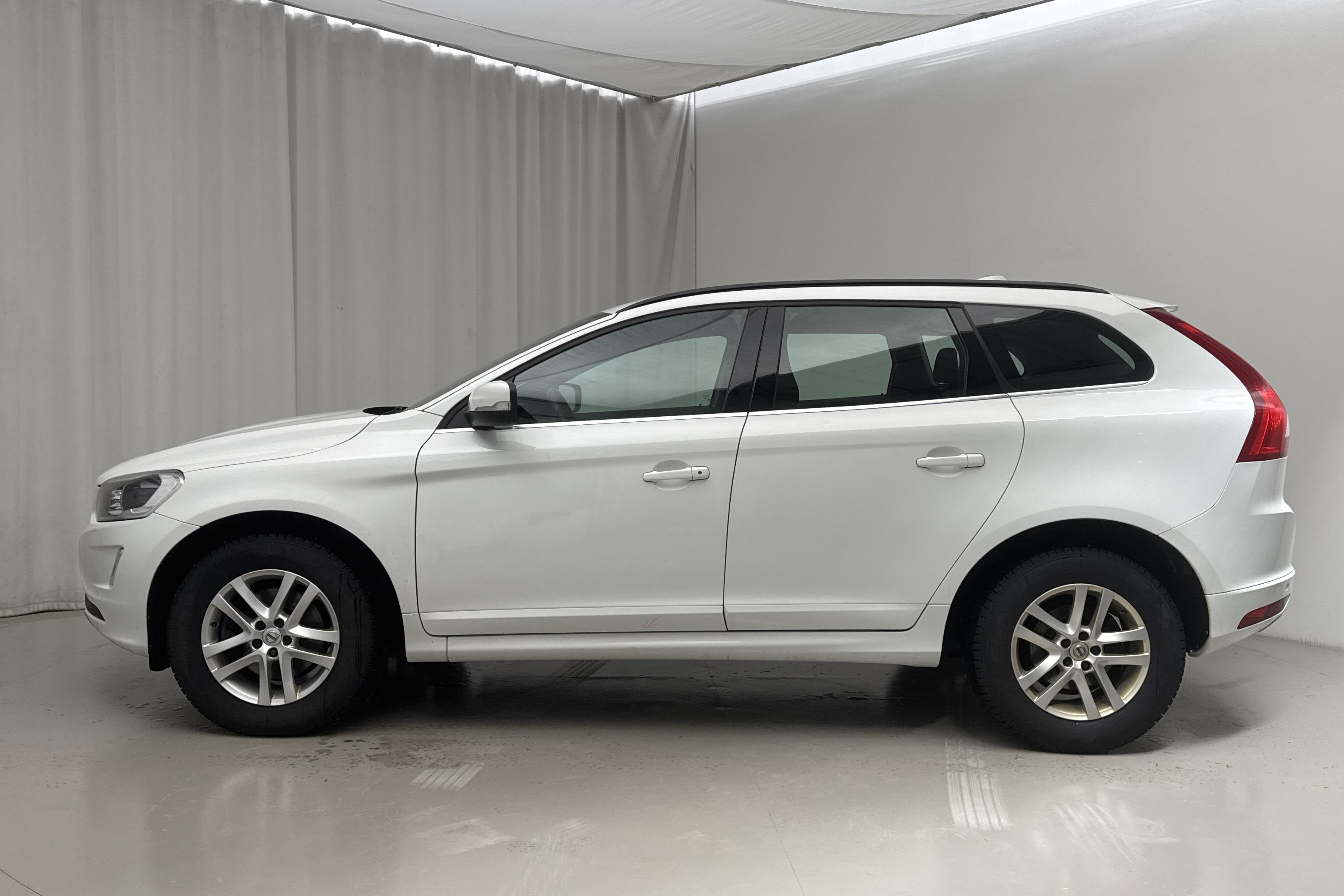 Volvo XC60 D4 AWD (190hk) - 17 720 mil - Automat - vit - 2017