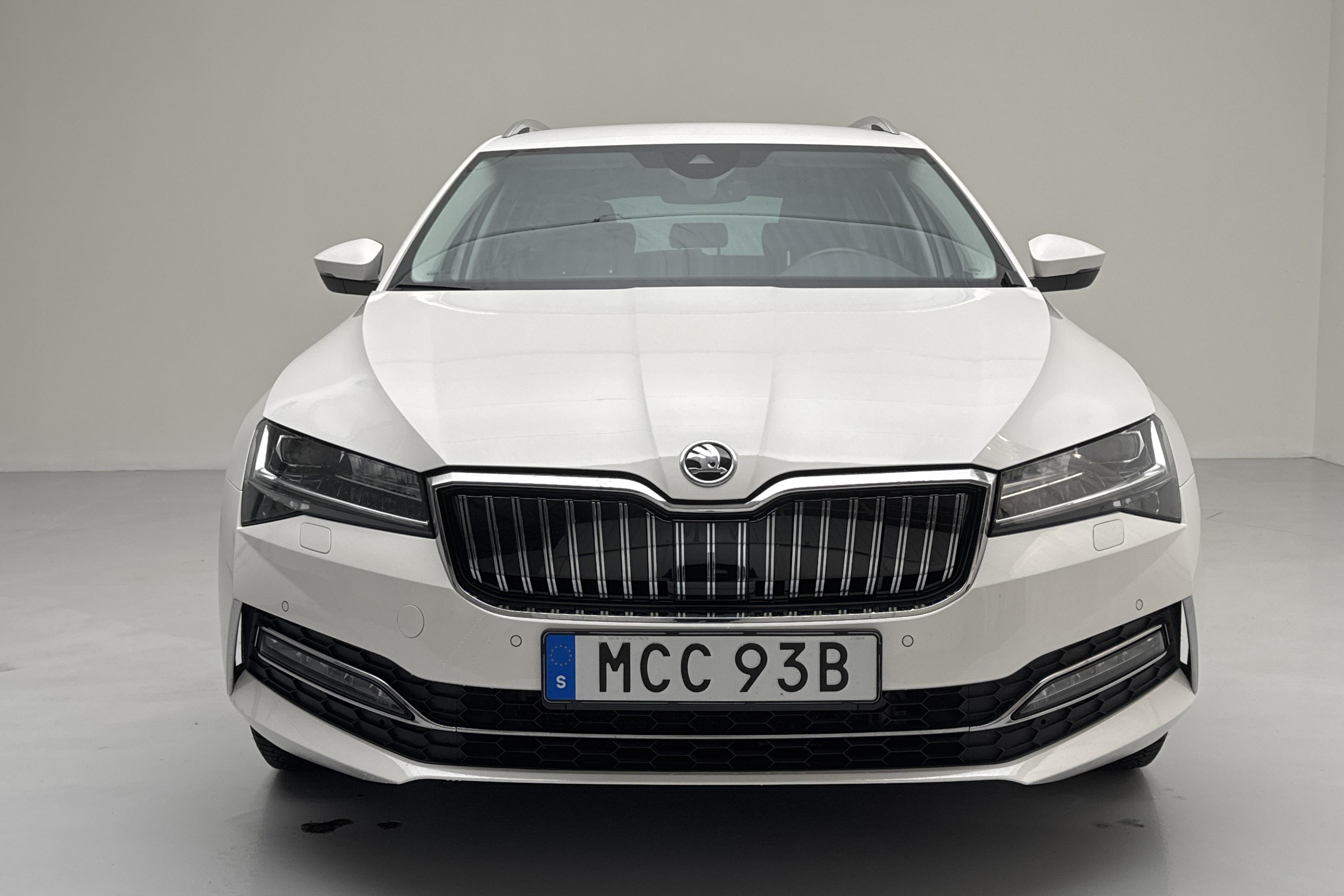 Skoda Superb 1.4 TSI PHEV Kombi (218hk) - 12 109 mil - Automat - vit - 2021