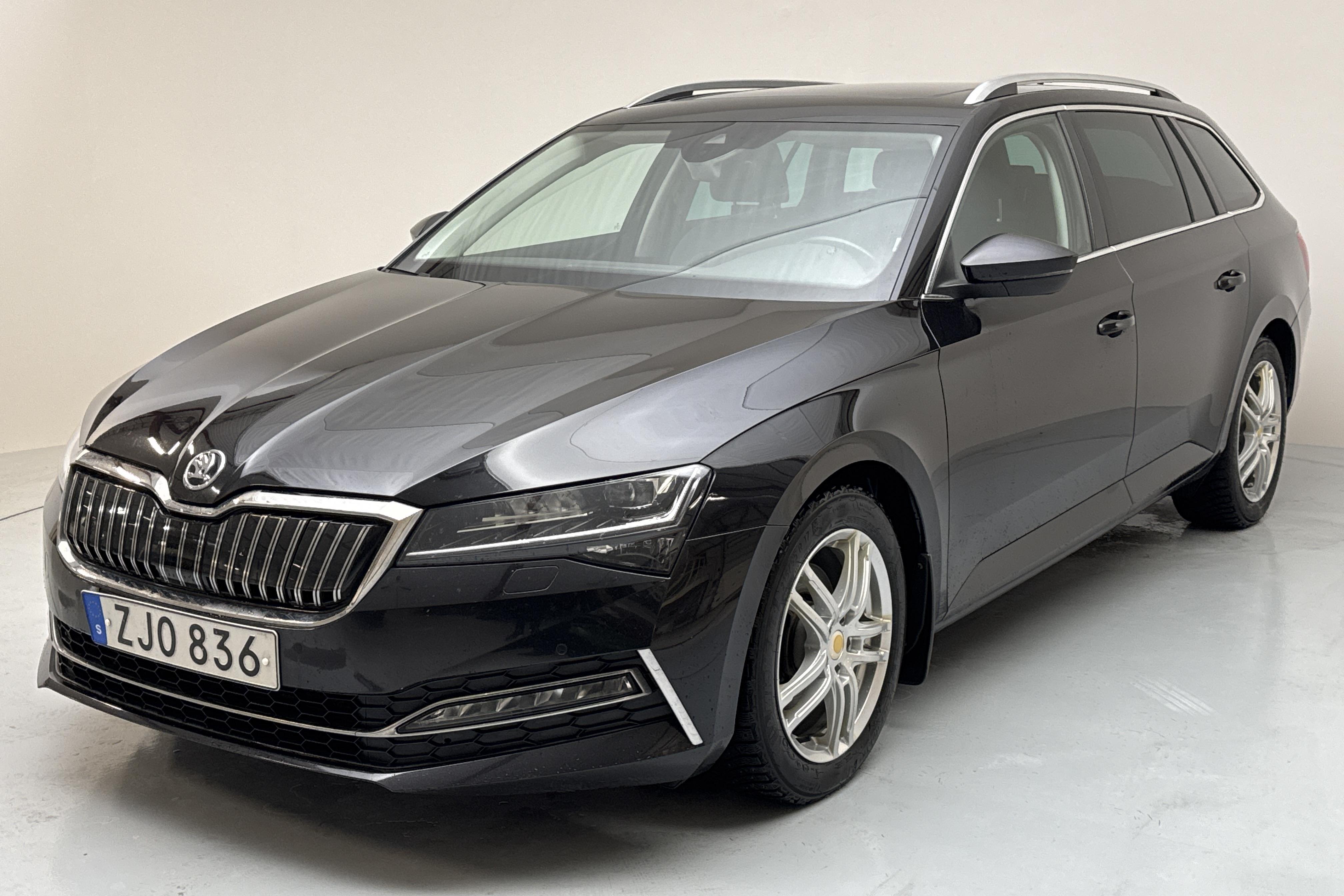 Skoda Superb 1.4 TSI PHEV Kombi (218hk) - 15 599 mil - Automat - svart - 2020