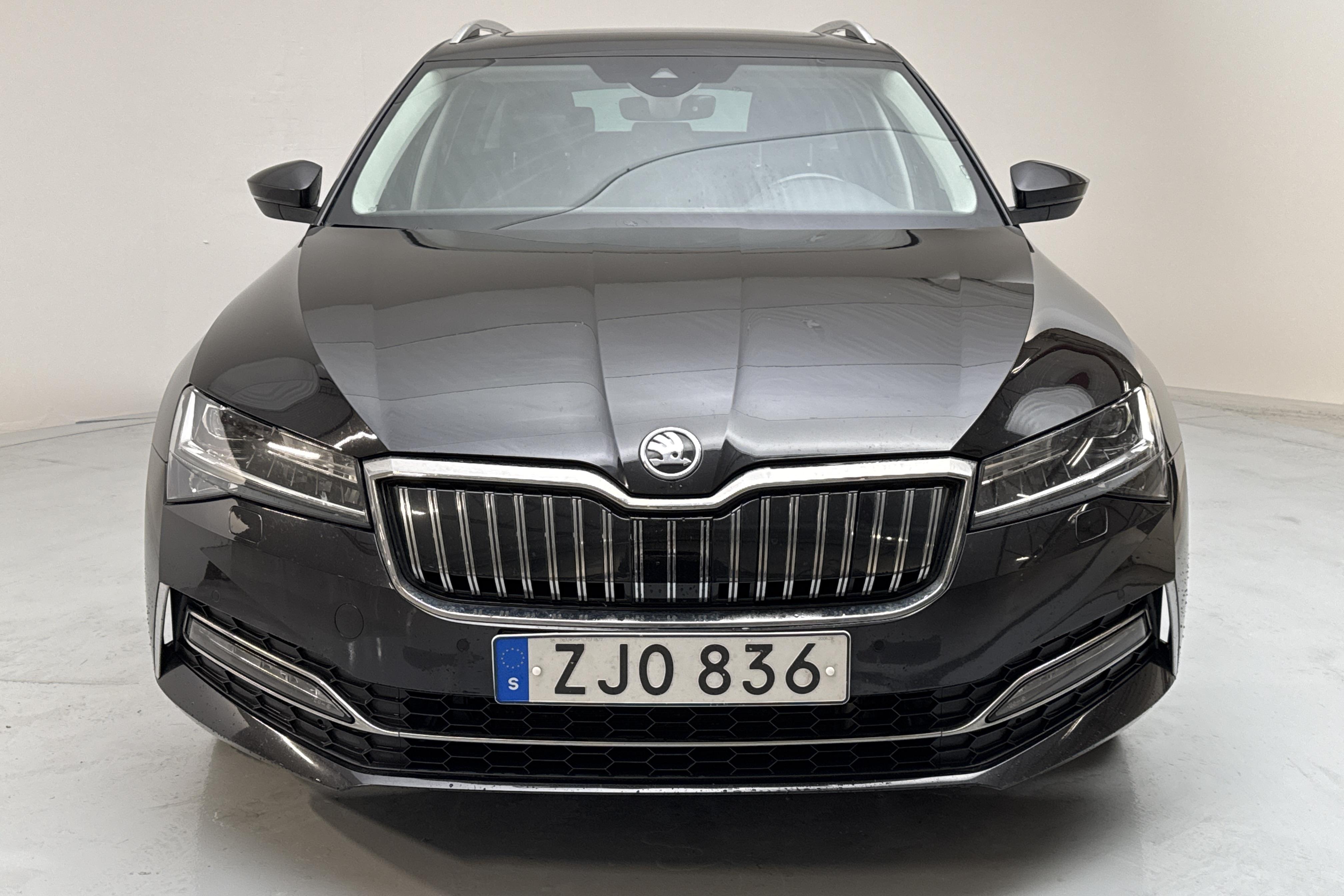 Skoda Superb 1.4 TSI PHEV Kombi (218hk) - 15 599 mil - Automat - svart - 2020