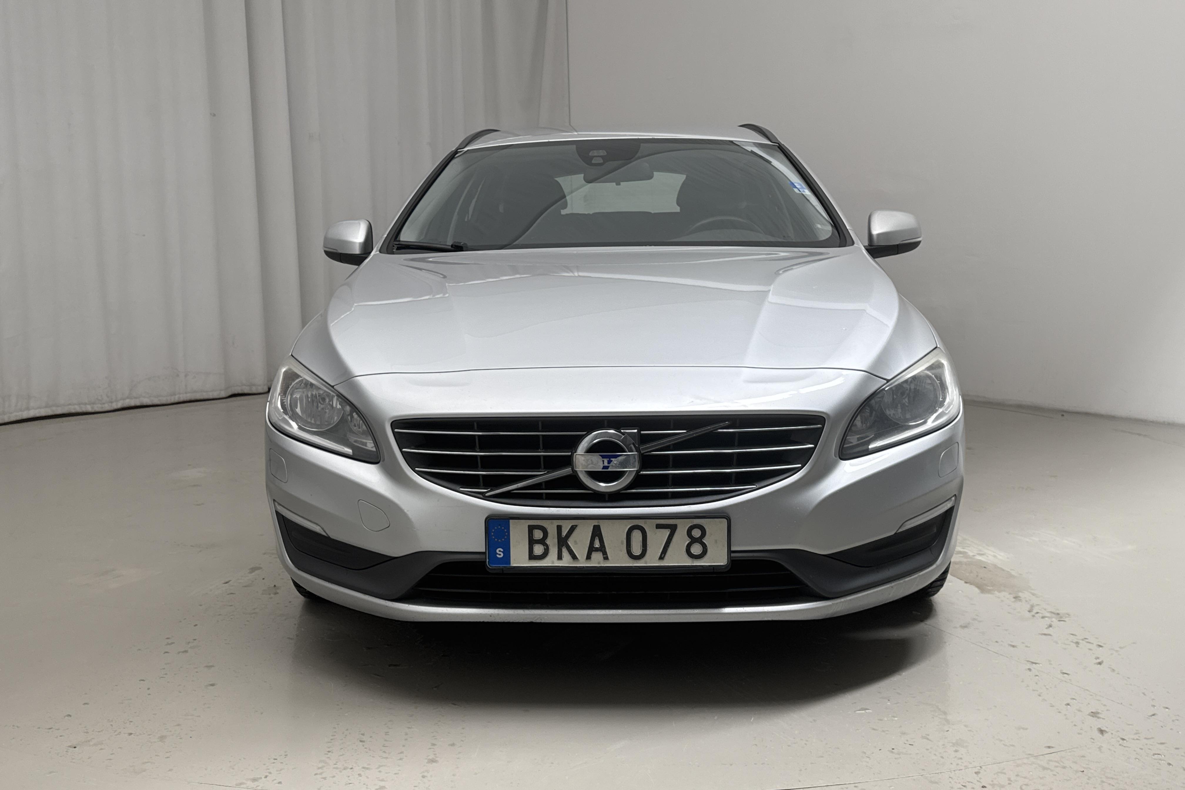 Volvo V60 D2 (115hk) - 28 268 mil - Manuell - silver - 2014