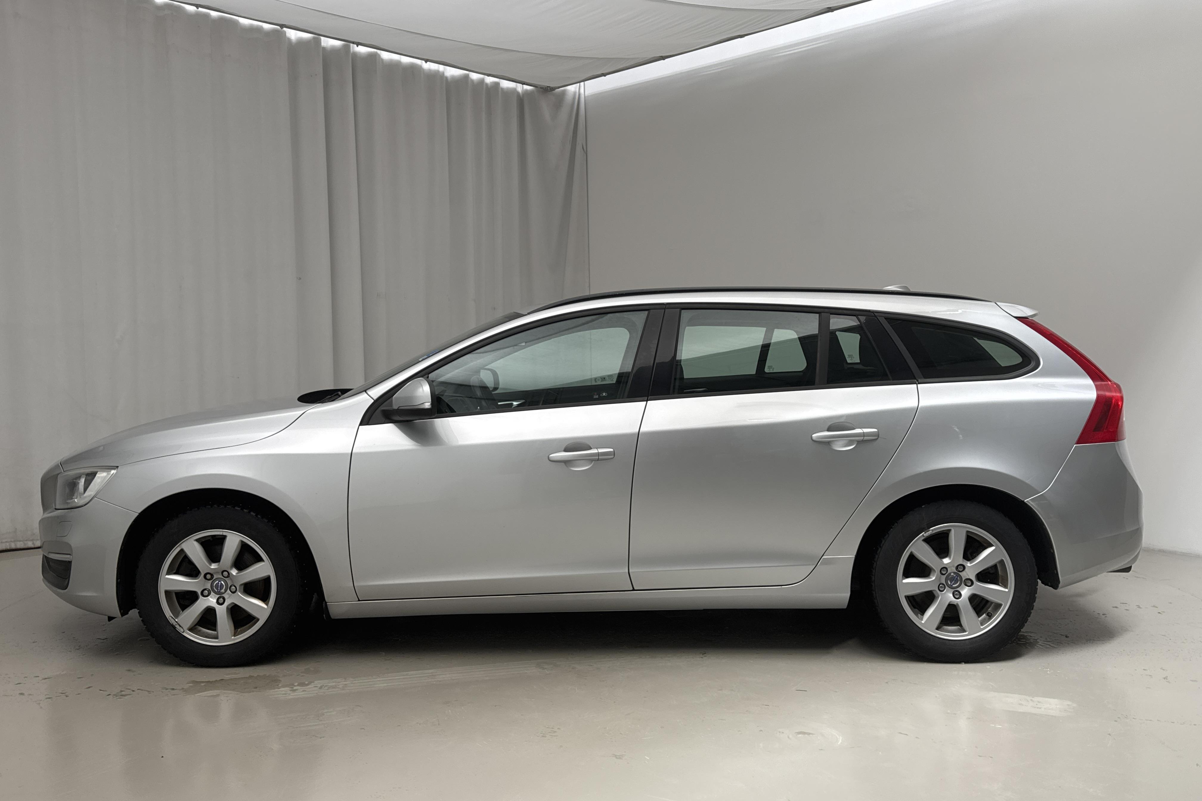 Volvo V60 D2 (115hk) - 28 268 mil - Manuell - silver - 2014