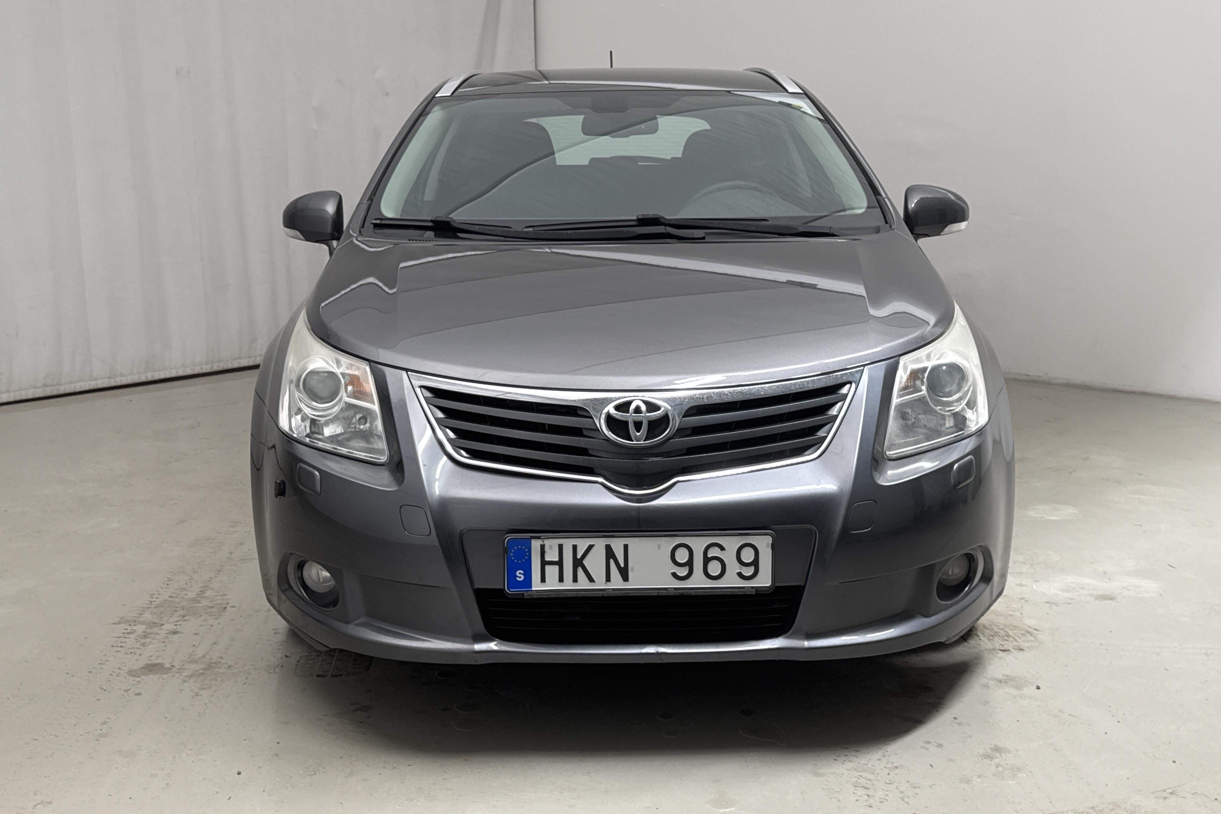 Toyota Avensis 2.0 Kombi (152hk) - 9 199 mil - Manuell - Dark Grey - 2011