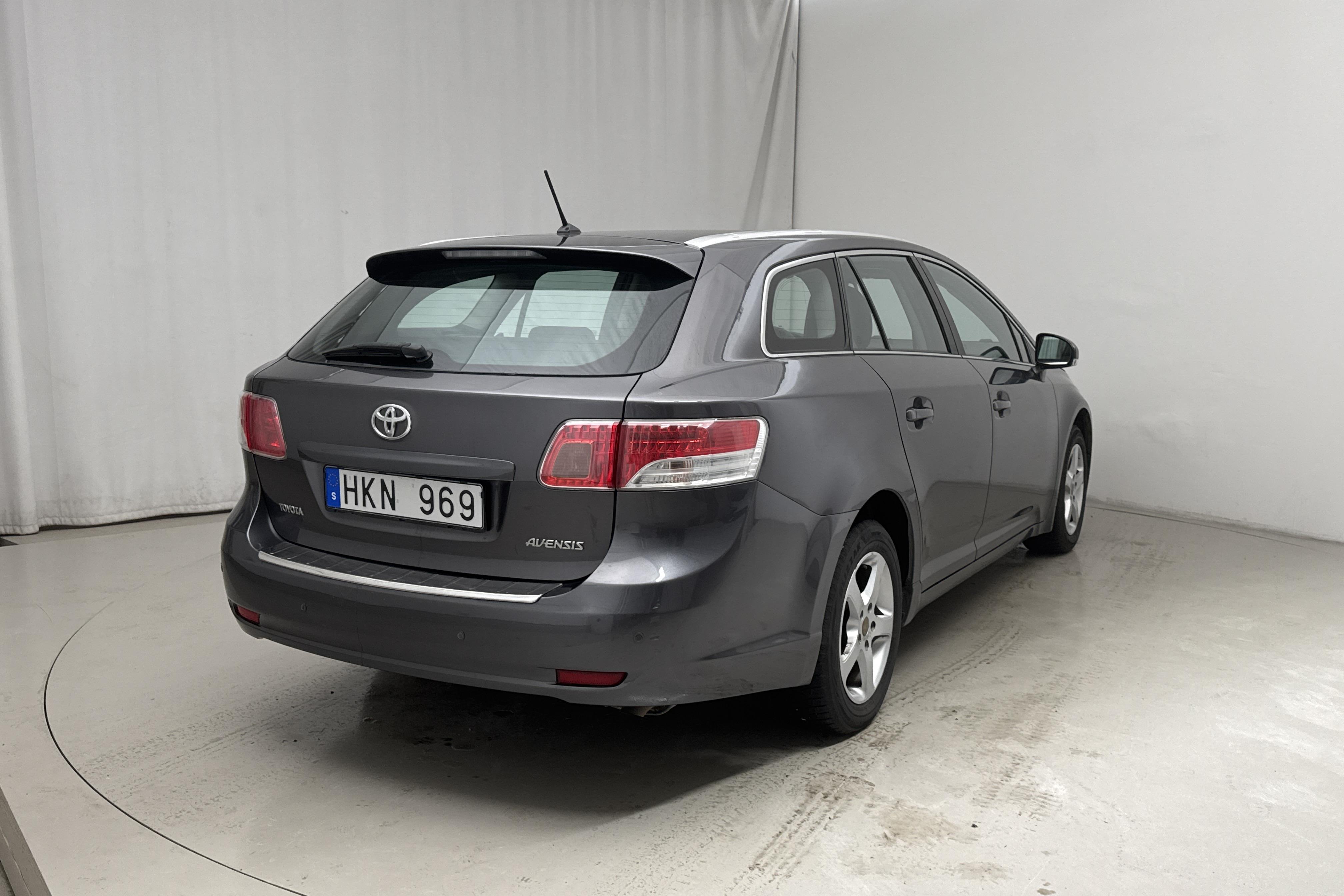 Toyota Avensis 2.0 Kombi (152hk) - 9 199 mil - Manuell - Dark Grey - 2011