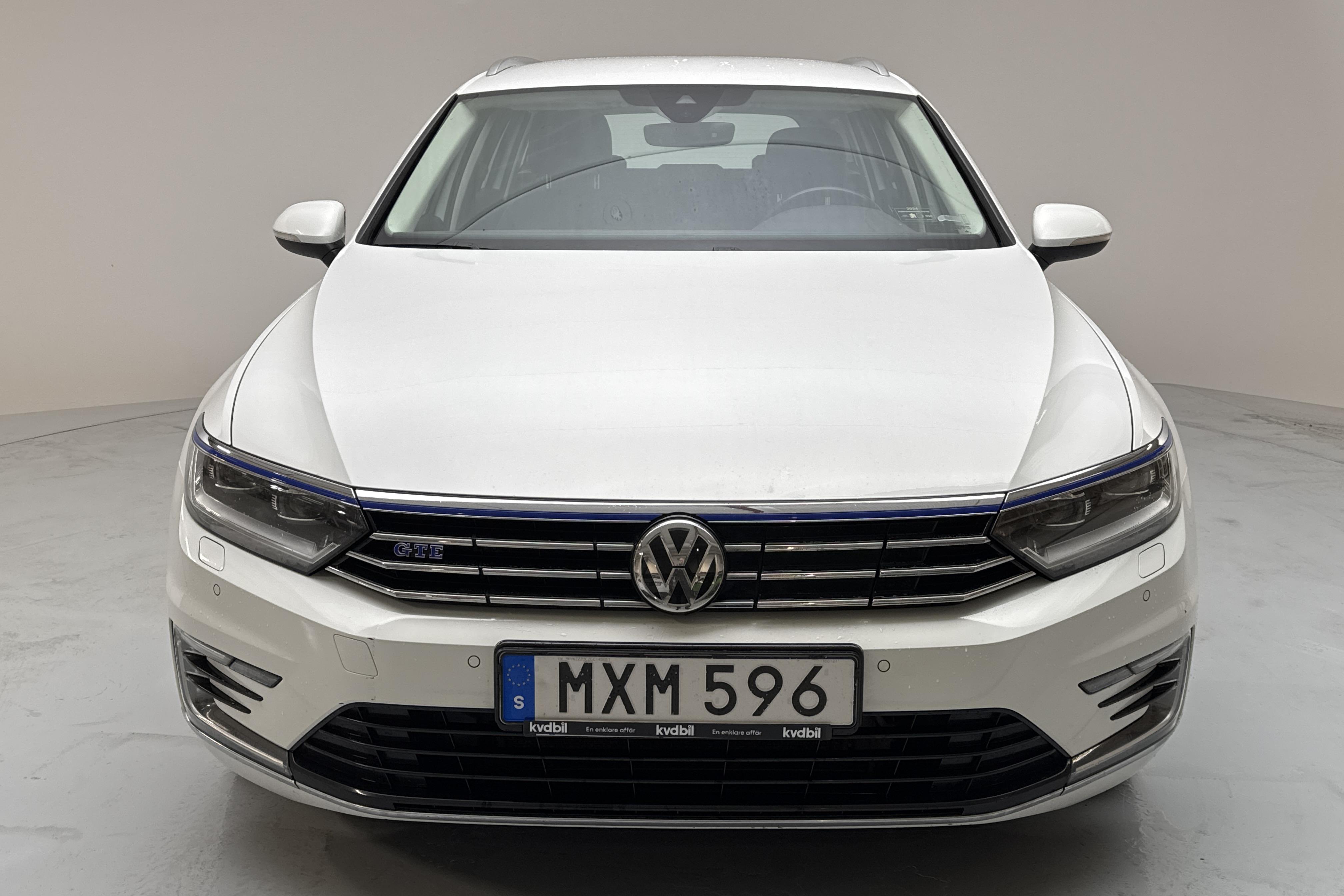 VW Passat 1.4 Plug-in-Hybrid Sportscombi (218hk) - 16 046 mil - Automat - vit - 2016