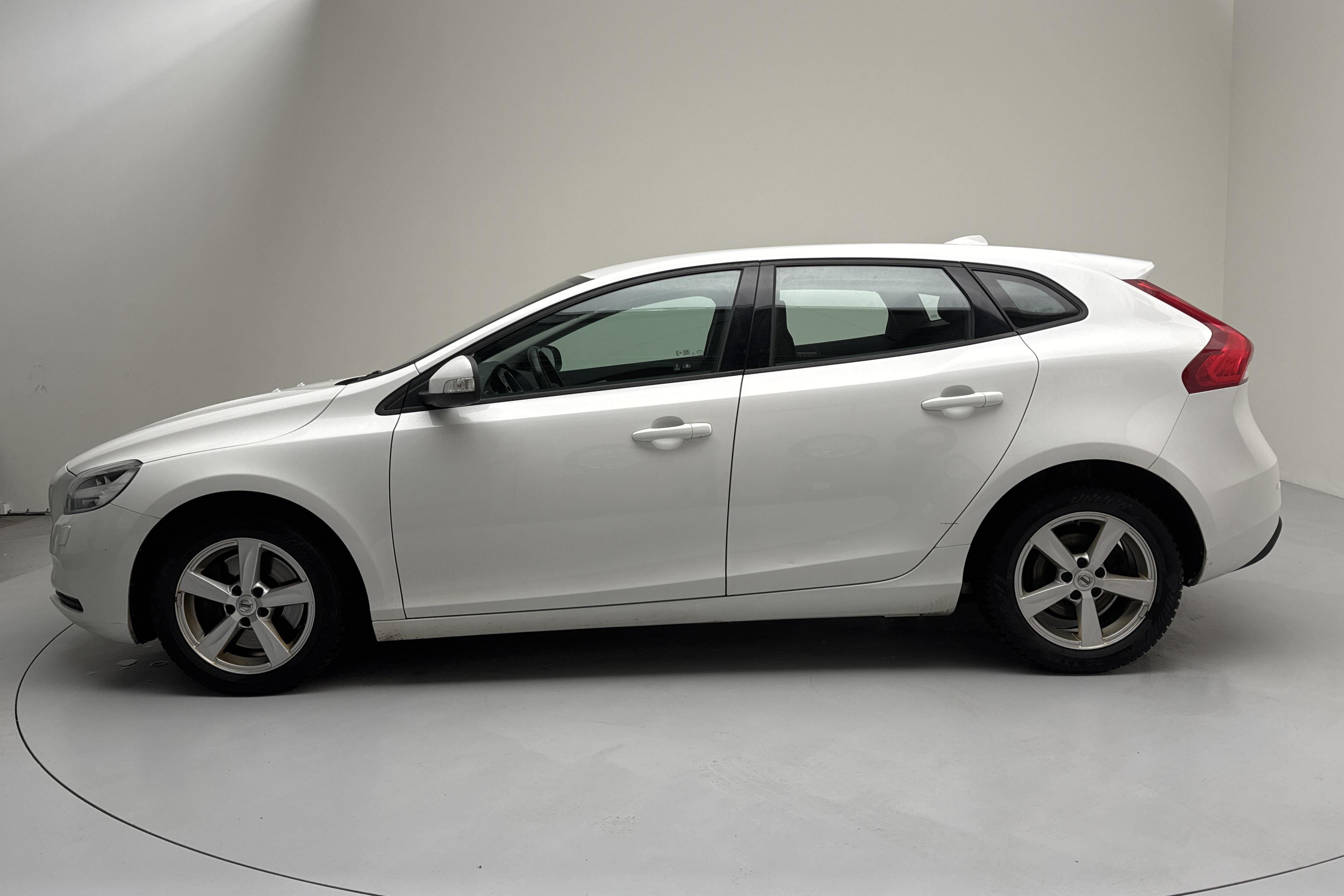 Volvo V40 D2 (120hk) - 25 007 mil - Automat - vit - 2018