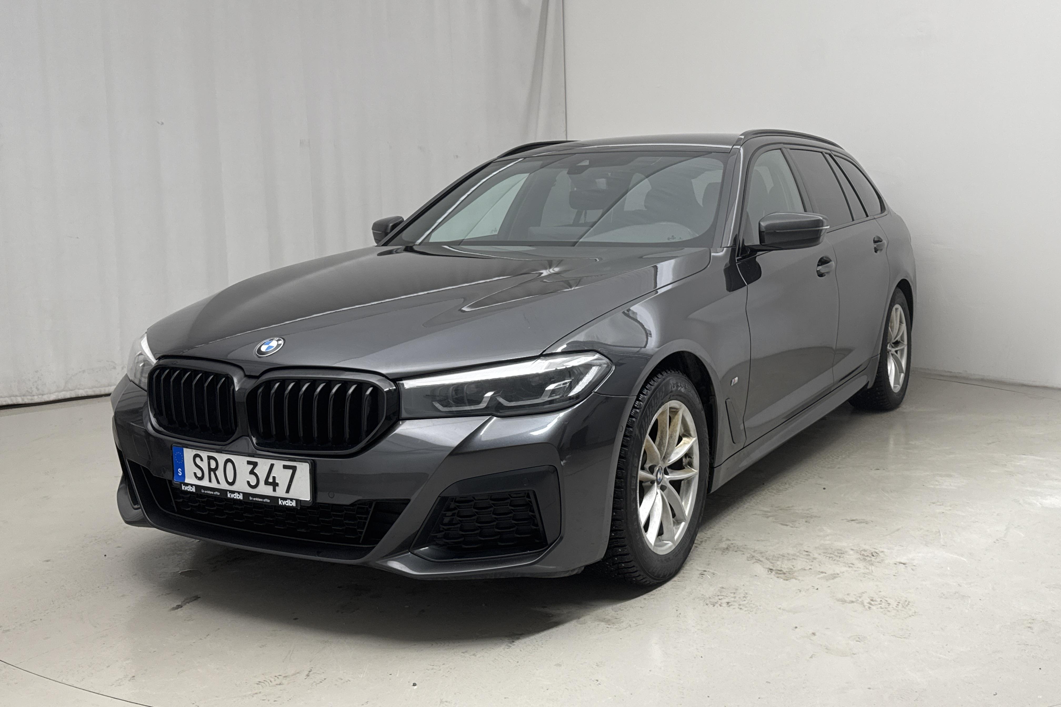 BMW 520d xDrive Touring, G31 LCI (190hk+11hk) - 13 907 mil - Automat - grå - 2021