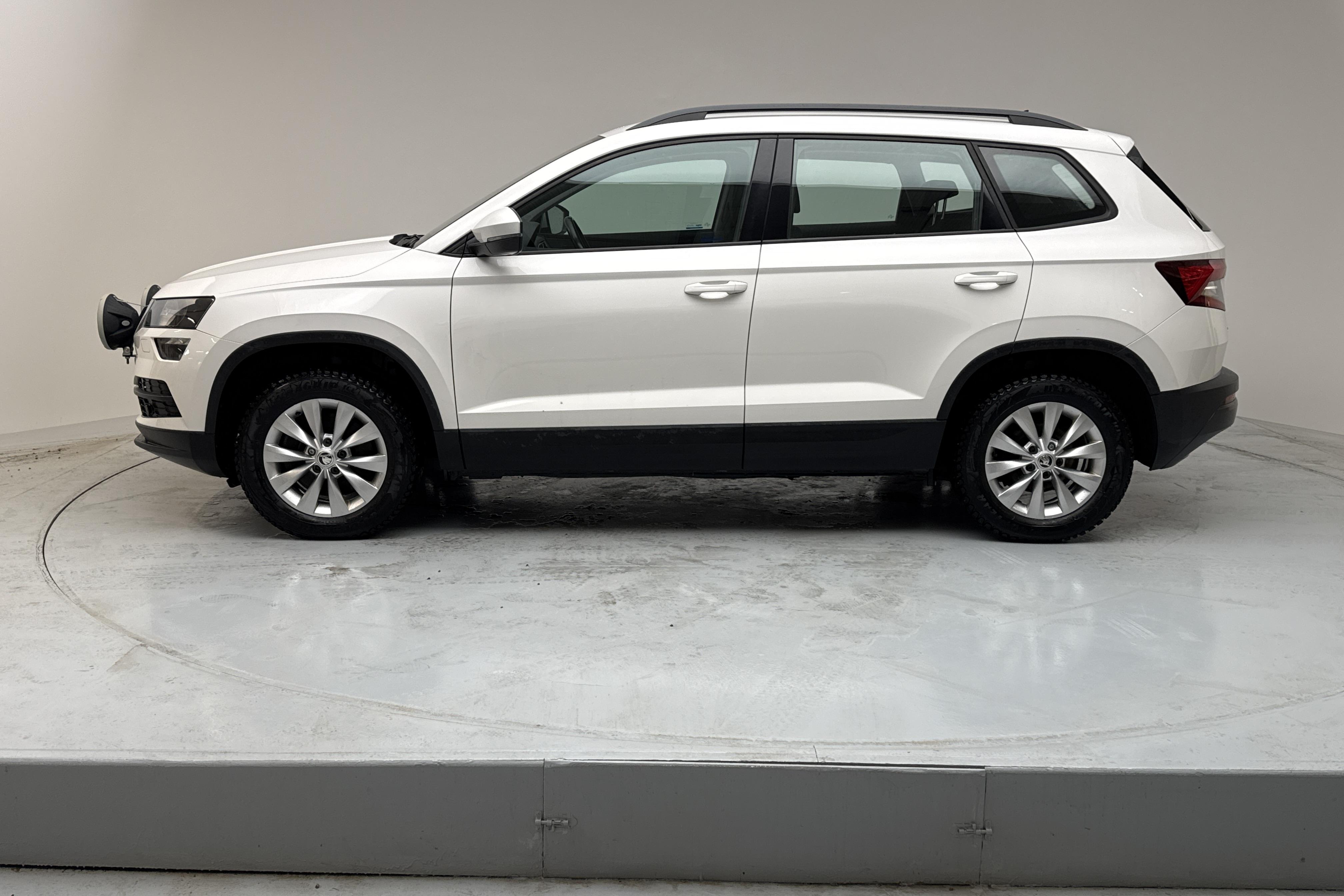 Skoda Karoq 2.0 TDI 4X4 (150hk) - 9 285 mil - Manuell - vit - 2019