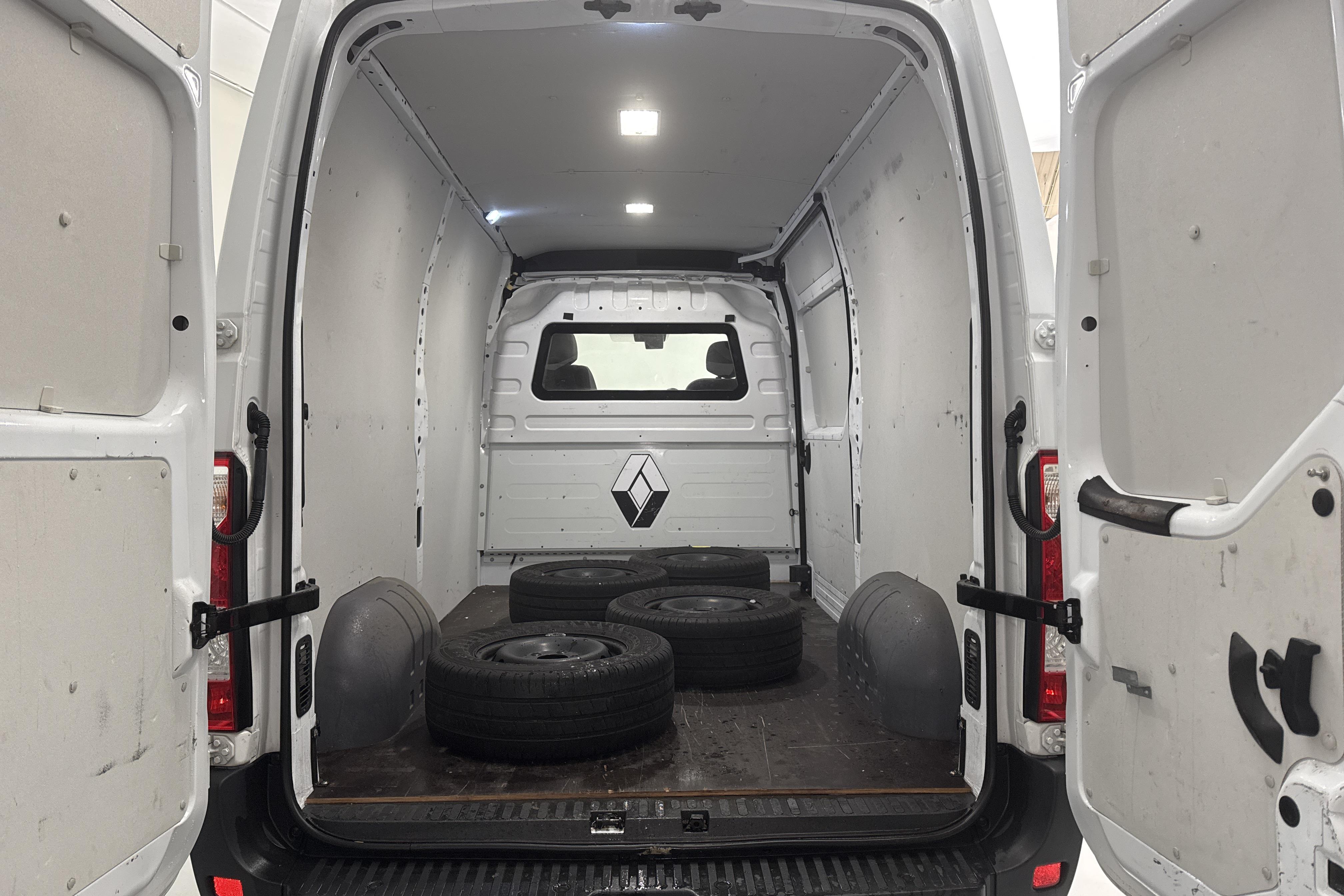 Renault Master 2.3 dCi FAP 2WD (180hk) - 10 621 mil - Manuell - vit - 2022