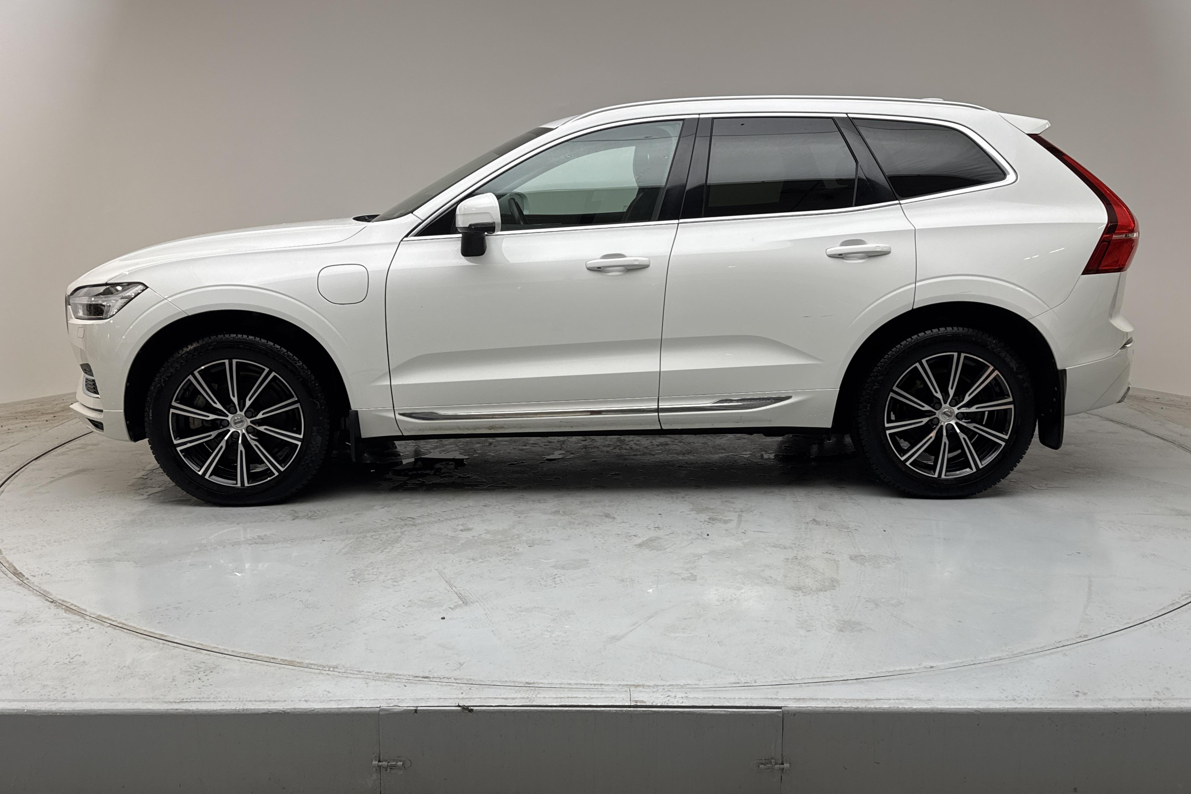 Volvo XC60 T8 AWD Recharge (390hk) - 10 101 mil - Automat - vit - 2020