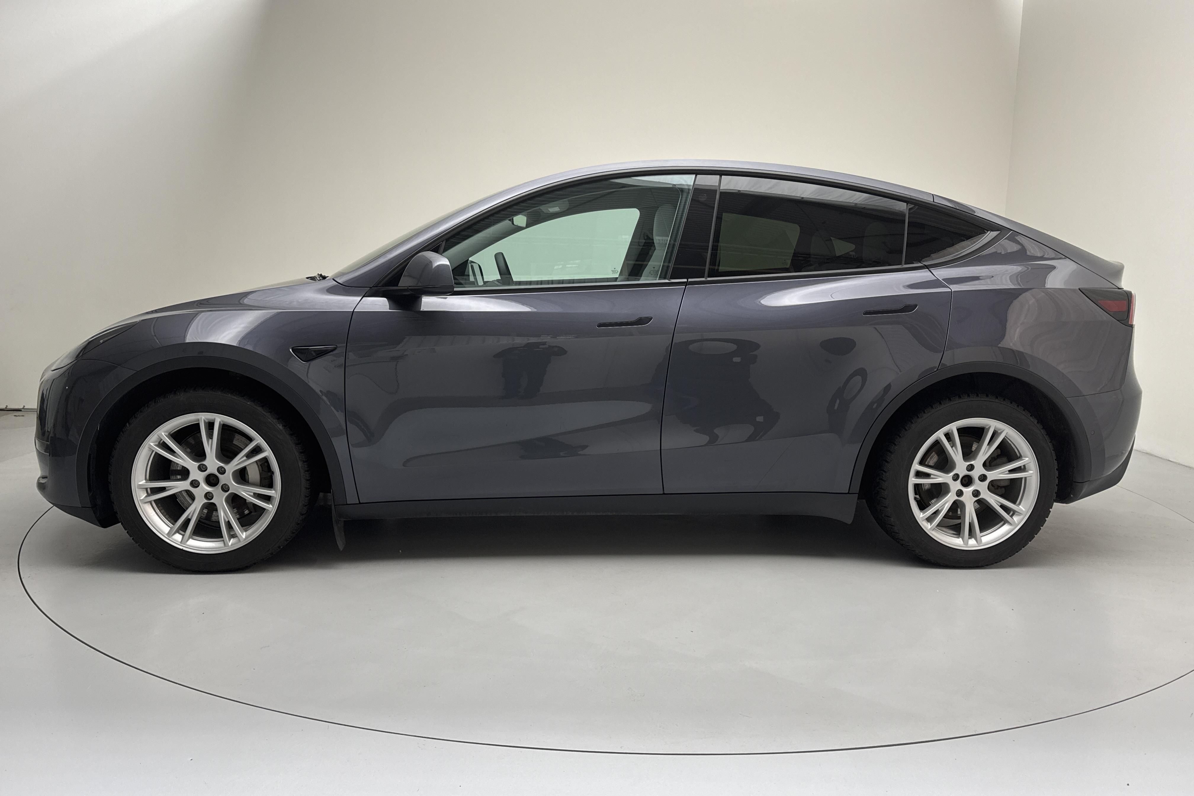 Tesla Model Y Long Range Dual Motor AWD - 5 765 mil - Automat - grå - 2022