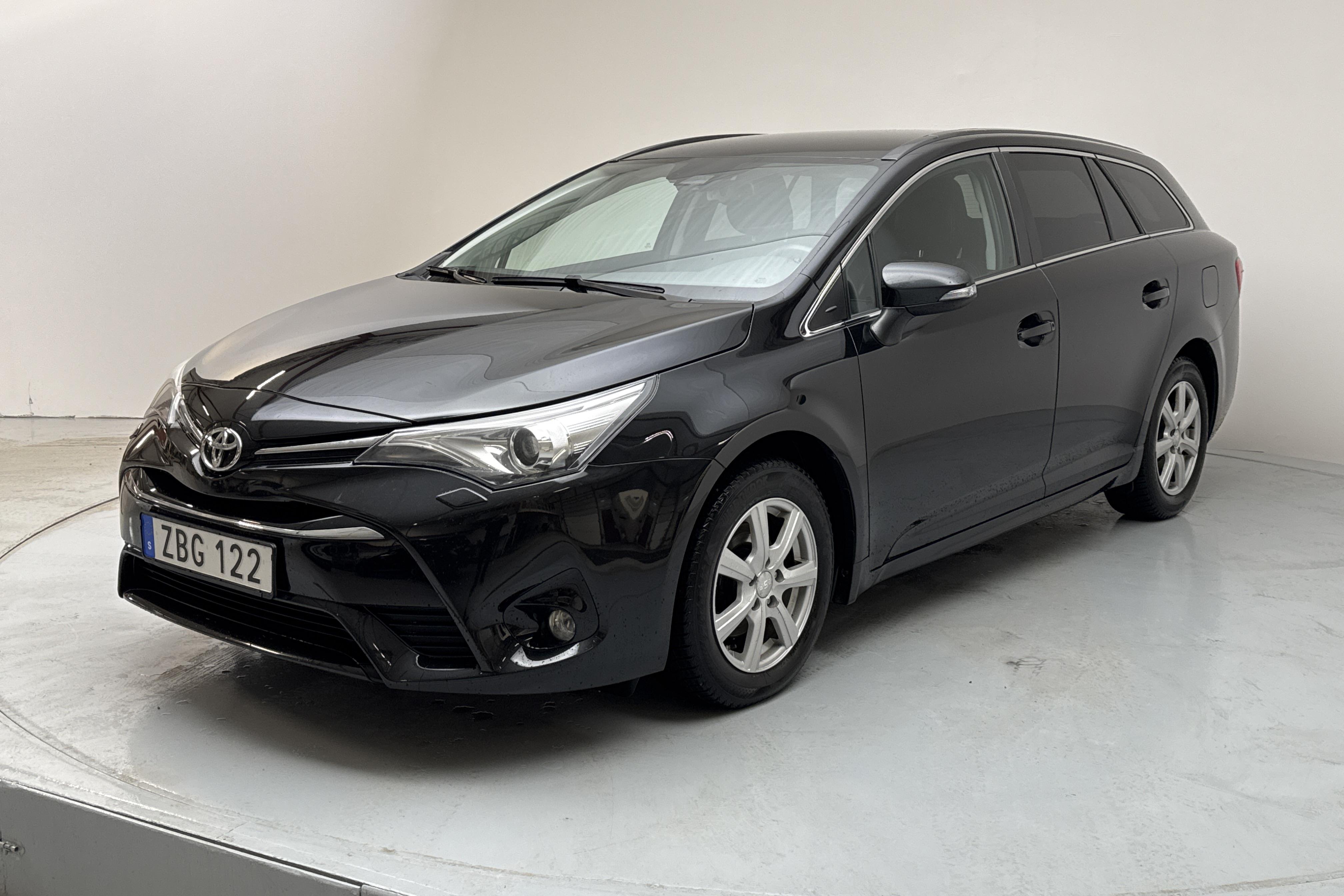 Toyota Avensis 1.8 Touring Sports (147hk) - 13 630 mil - Manuell - svart - 2017