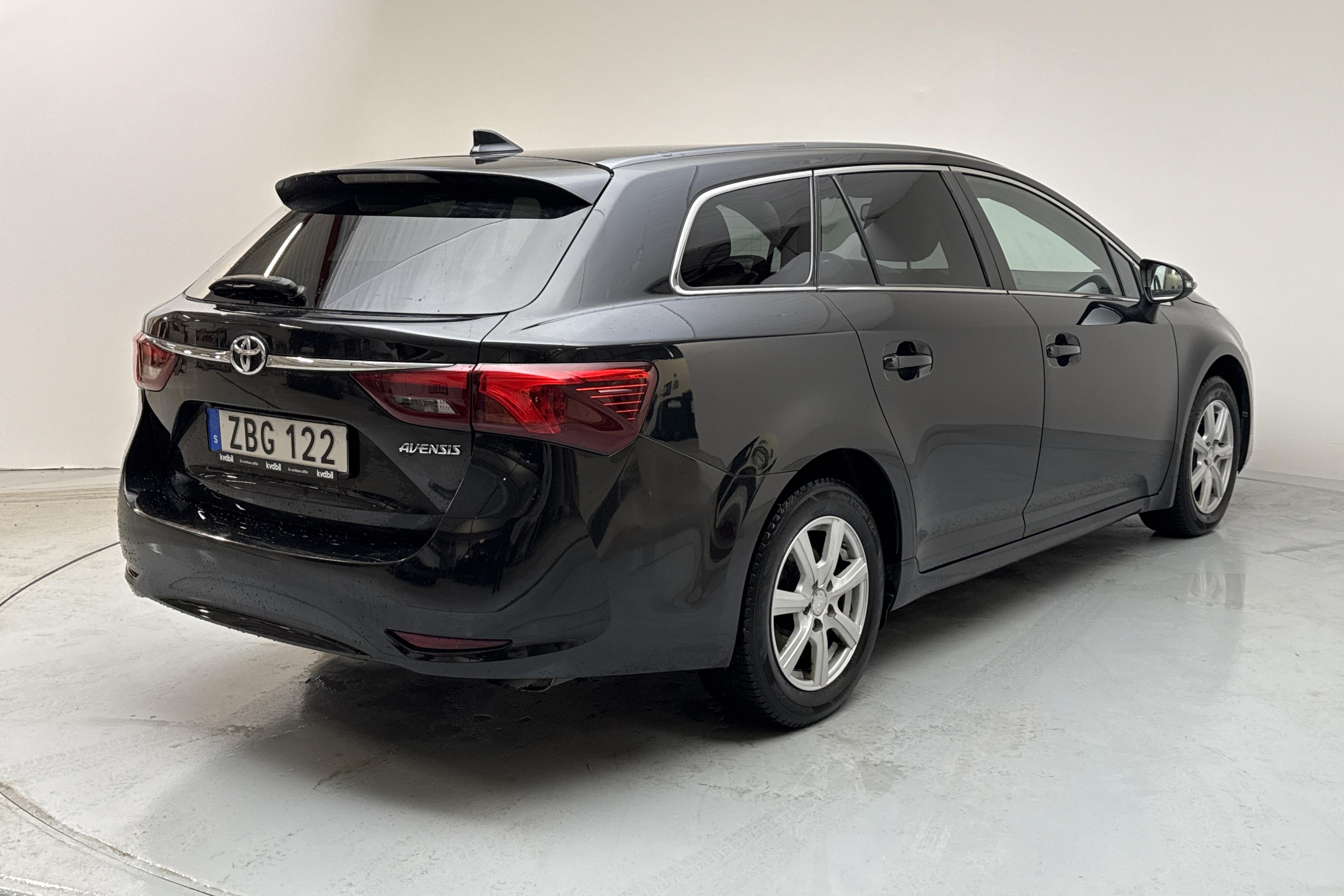 Toyota Avensis 1.8 Touring Sports (147hk) - 13 630 mil - Manuell - svart - 2017