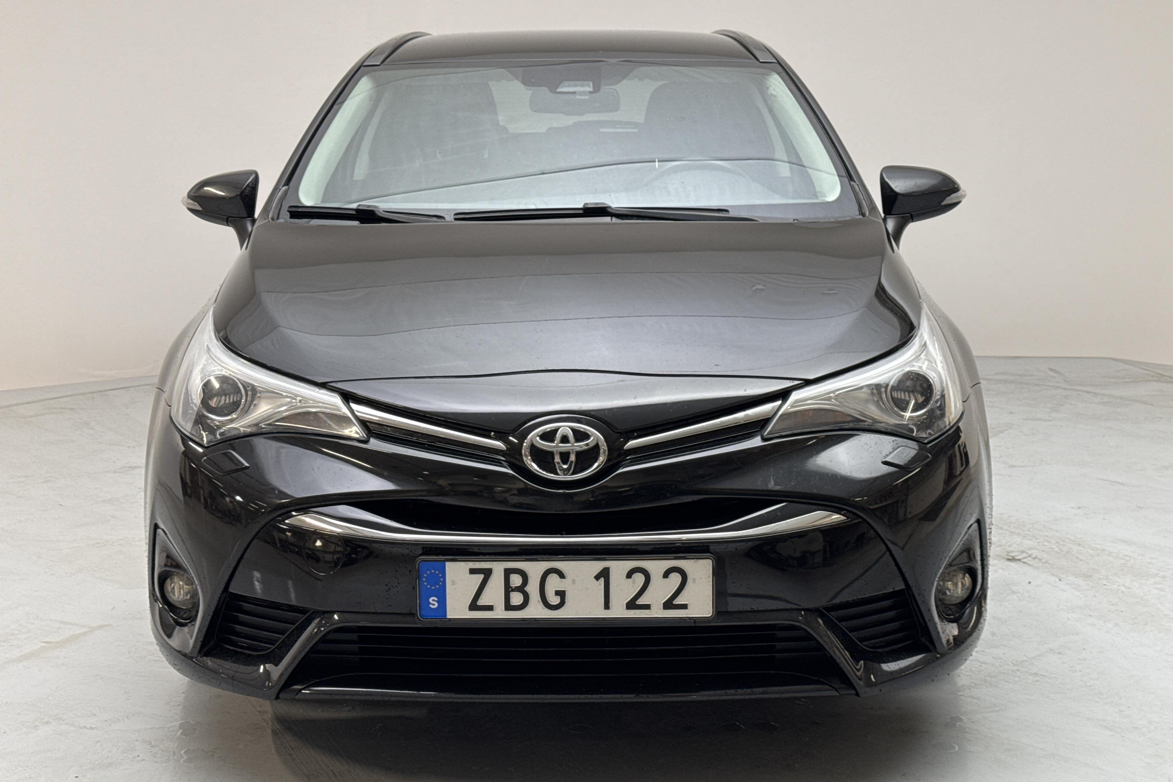 Toyota Avensis 1.8 Touring Sports (147hk) - 13 630 mil - Manuell - svart - 2017