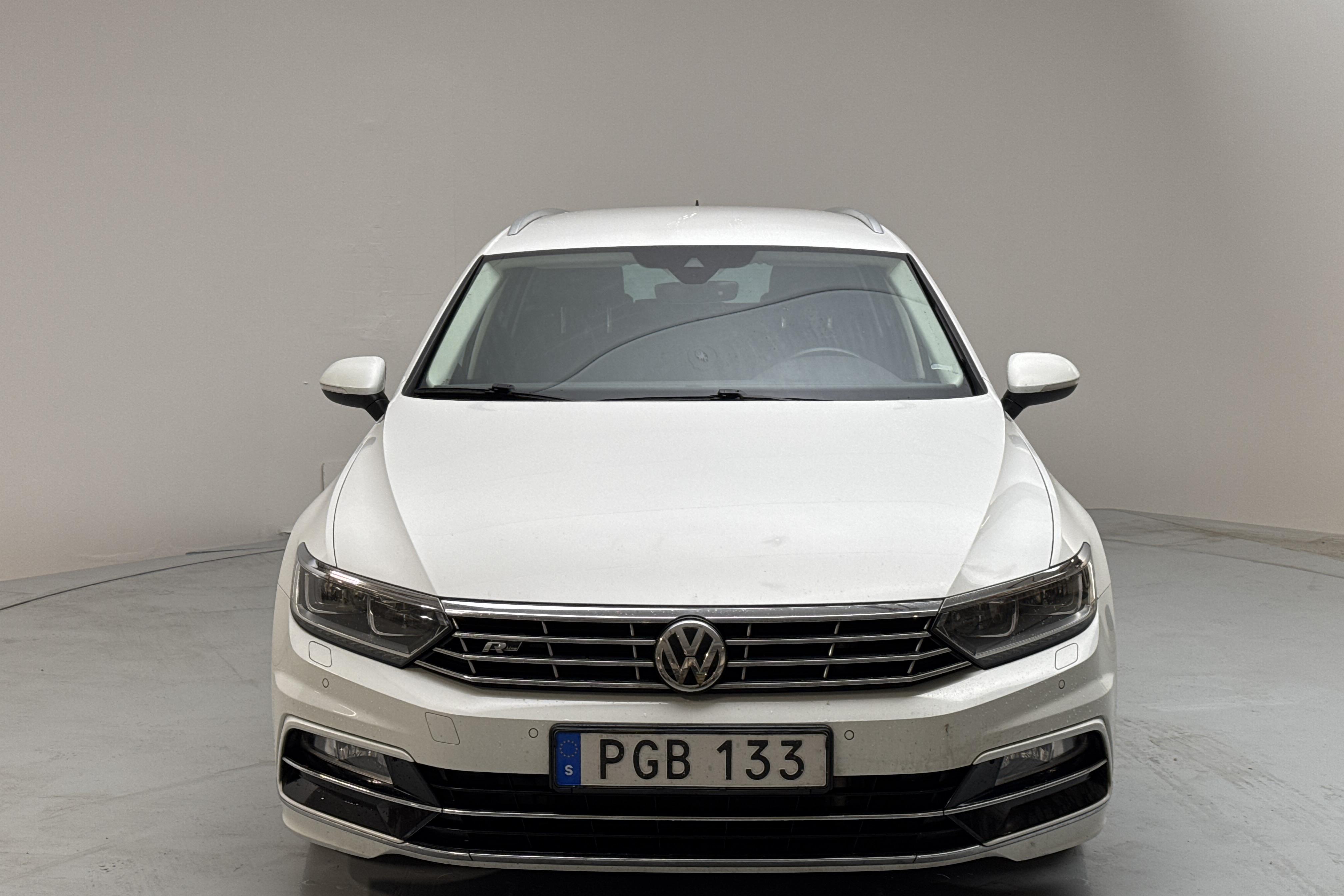 VW Passat 2.0 TDI Sportscombi 4MOTION (190hk) - 18 157 mil - Automat - vit - 2017