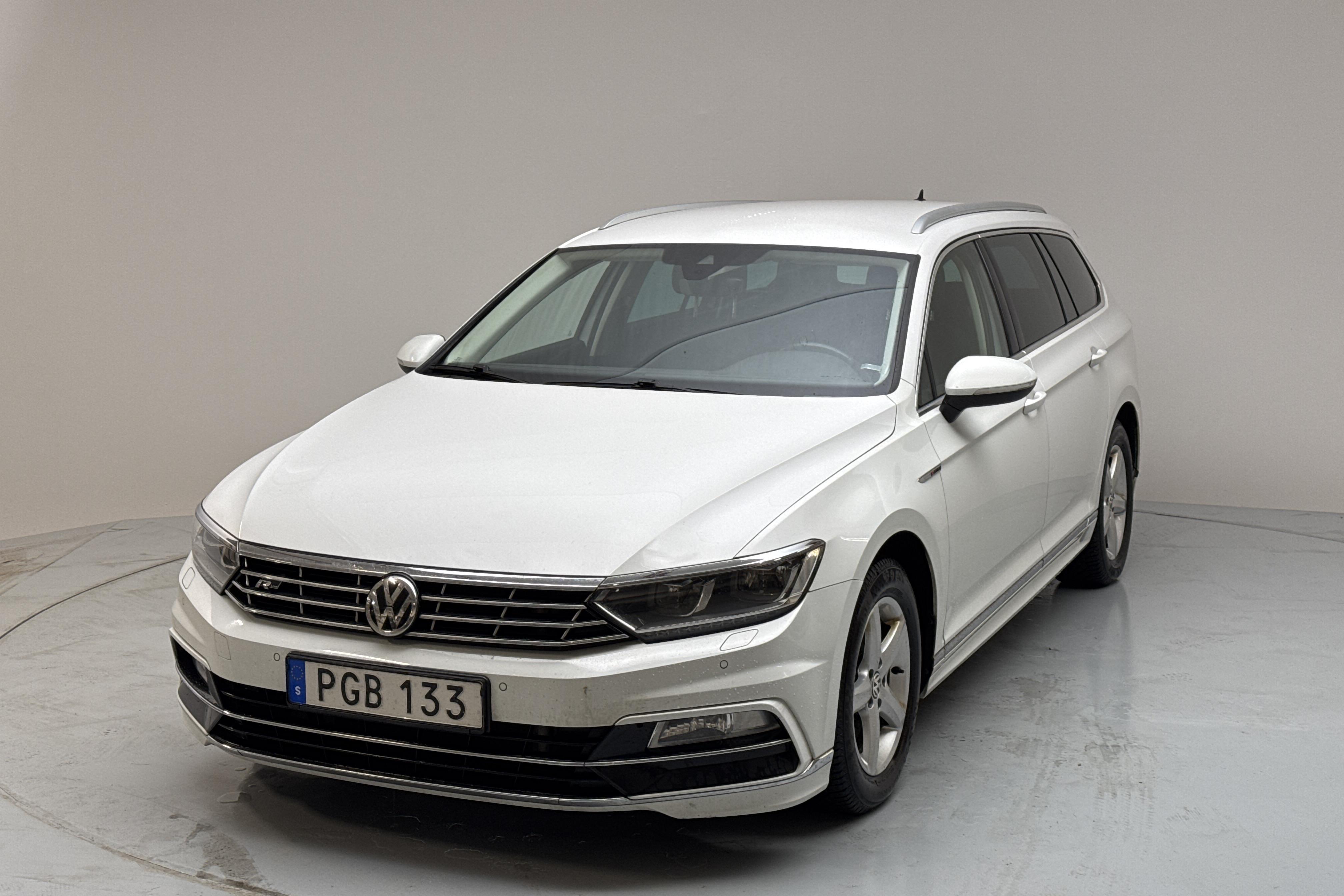 VW Passat 2.0 TDI Sportscombi 4MOTION (190hk) - 18 157 mil - Automat - vit - 2017