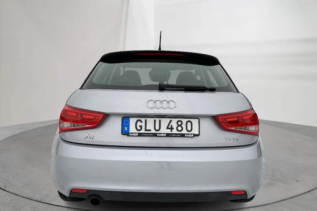 Audi A1 1.2 TFSI Sportback (86hk) - 10 764 mil - Manuell - silver - 2014