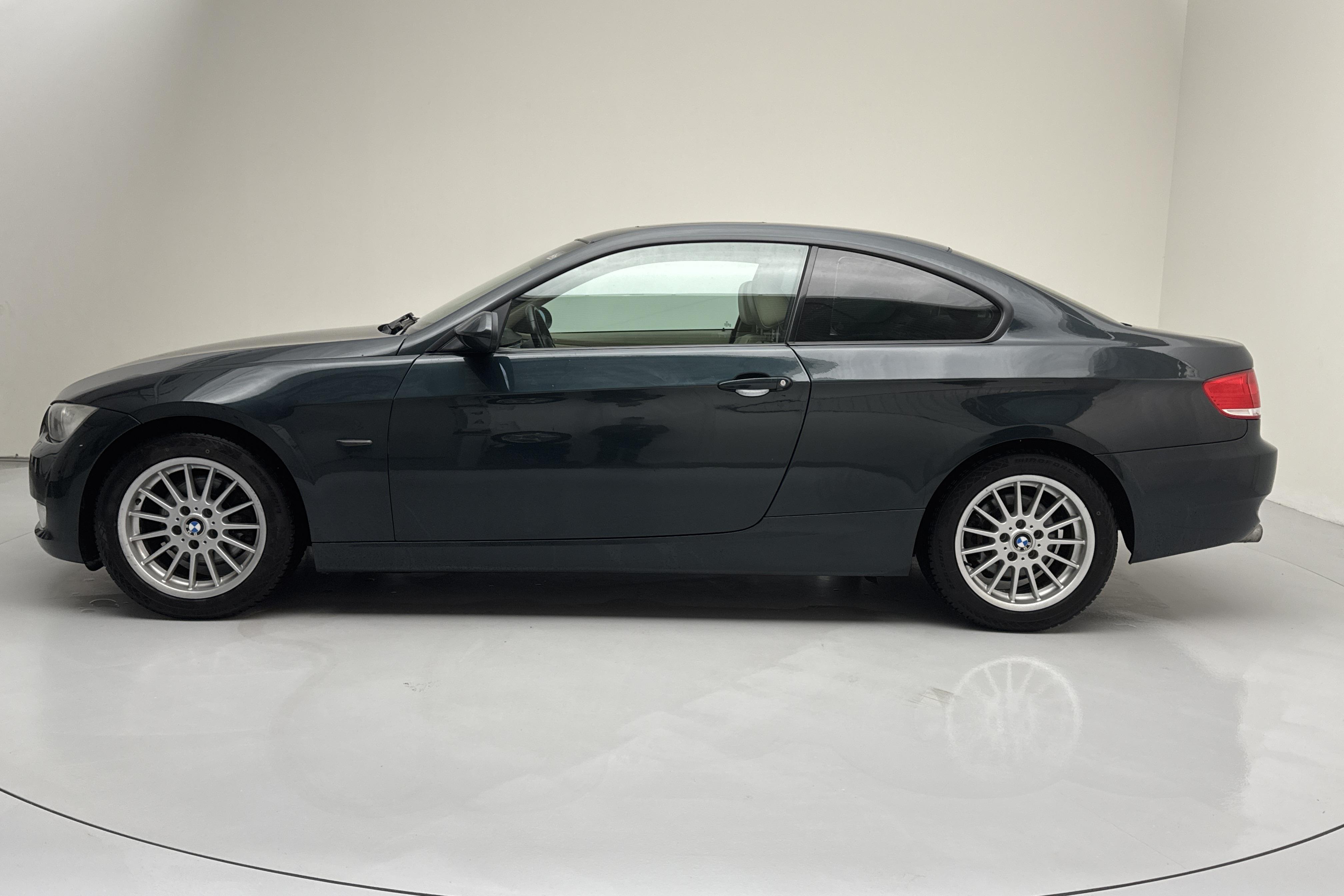 BMW 320d Coupé, E92 (177hk) - 26 207 mil - Manuell - Dark Green - 2007